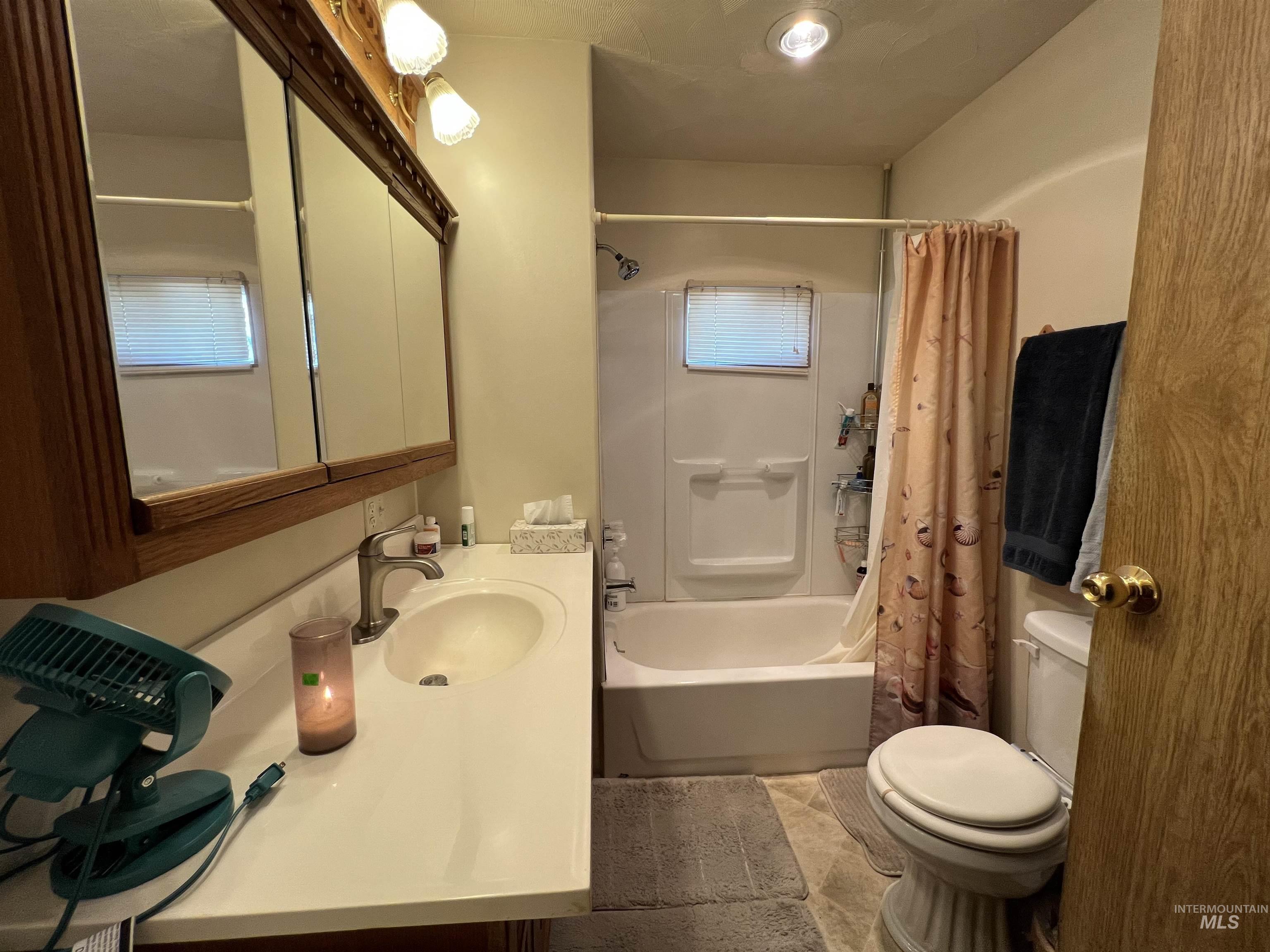 654 E 400 N Property Photo 17