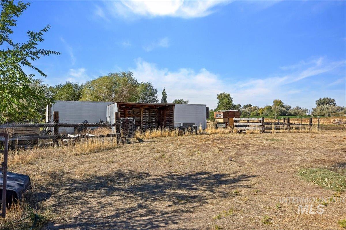 654 E 400 N Property Photo 19