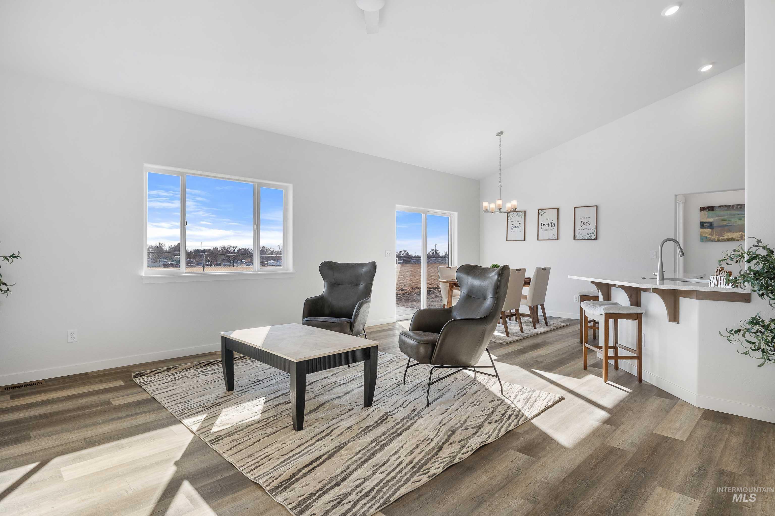 205 W 13th Ave Property Photo 7