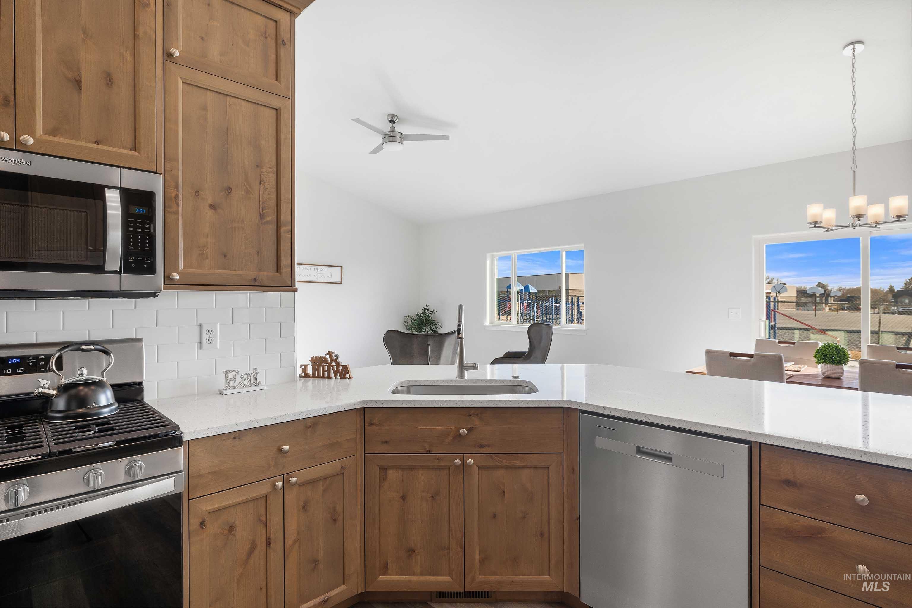 205 W 13th Ave Property Photo 12