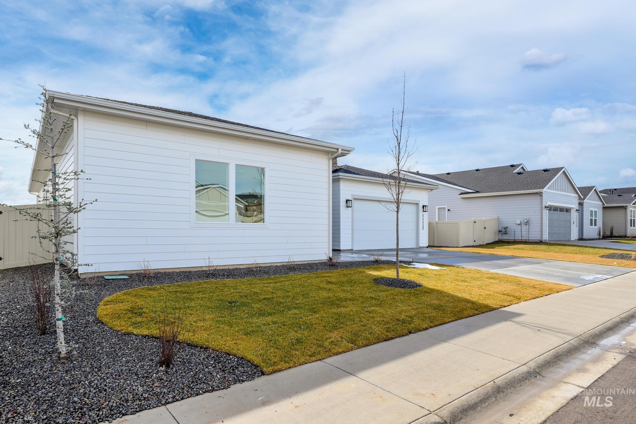 11117 W Threadgrass St Property Photo 3