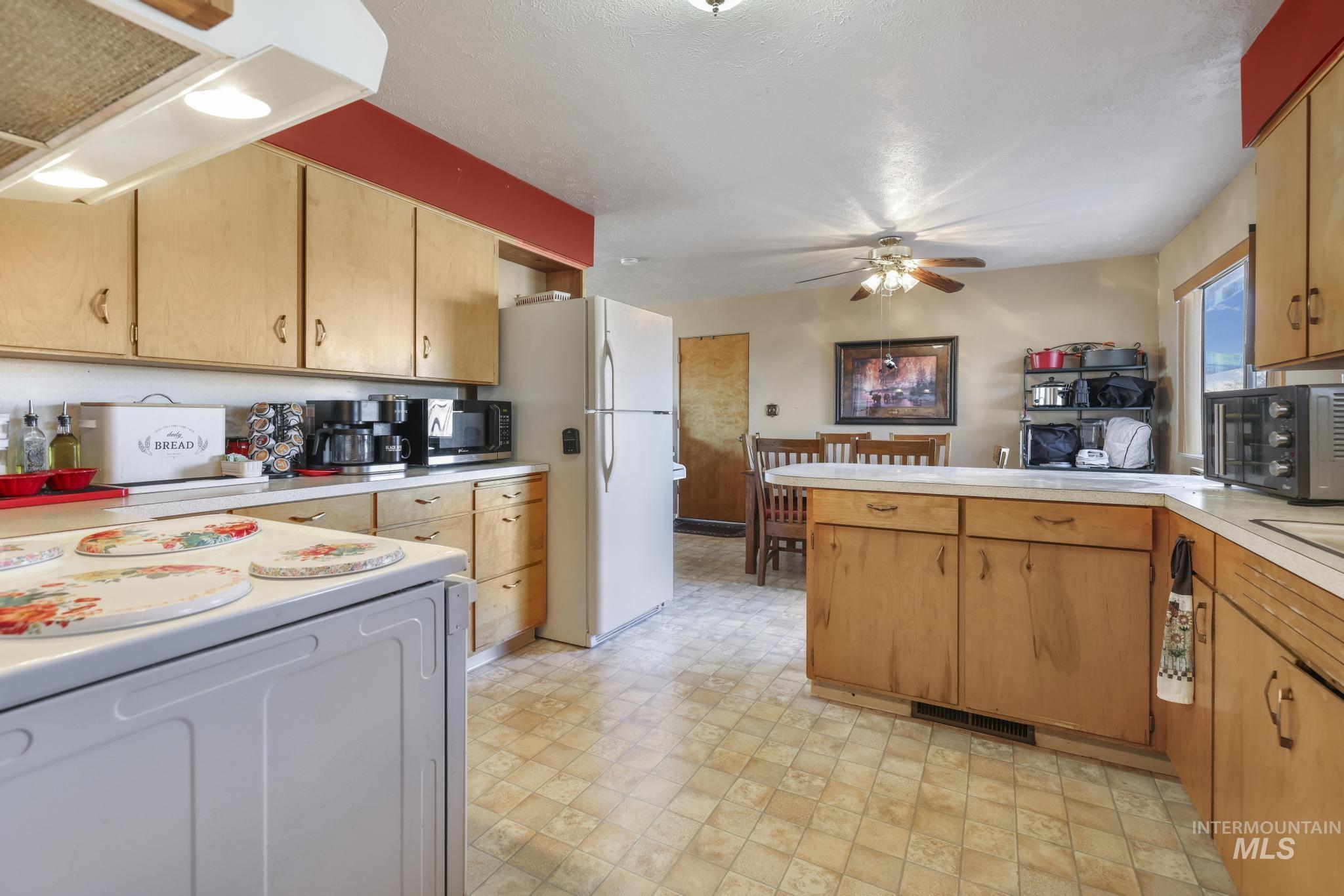 1636 State Highway 46 Property Photo 12