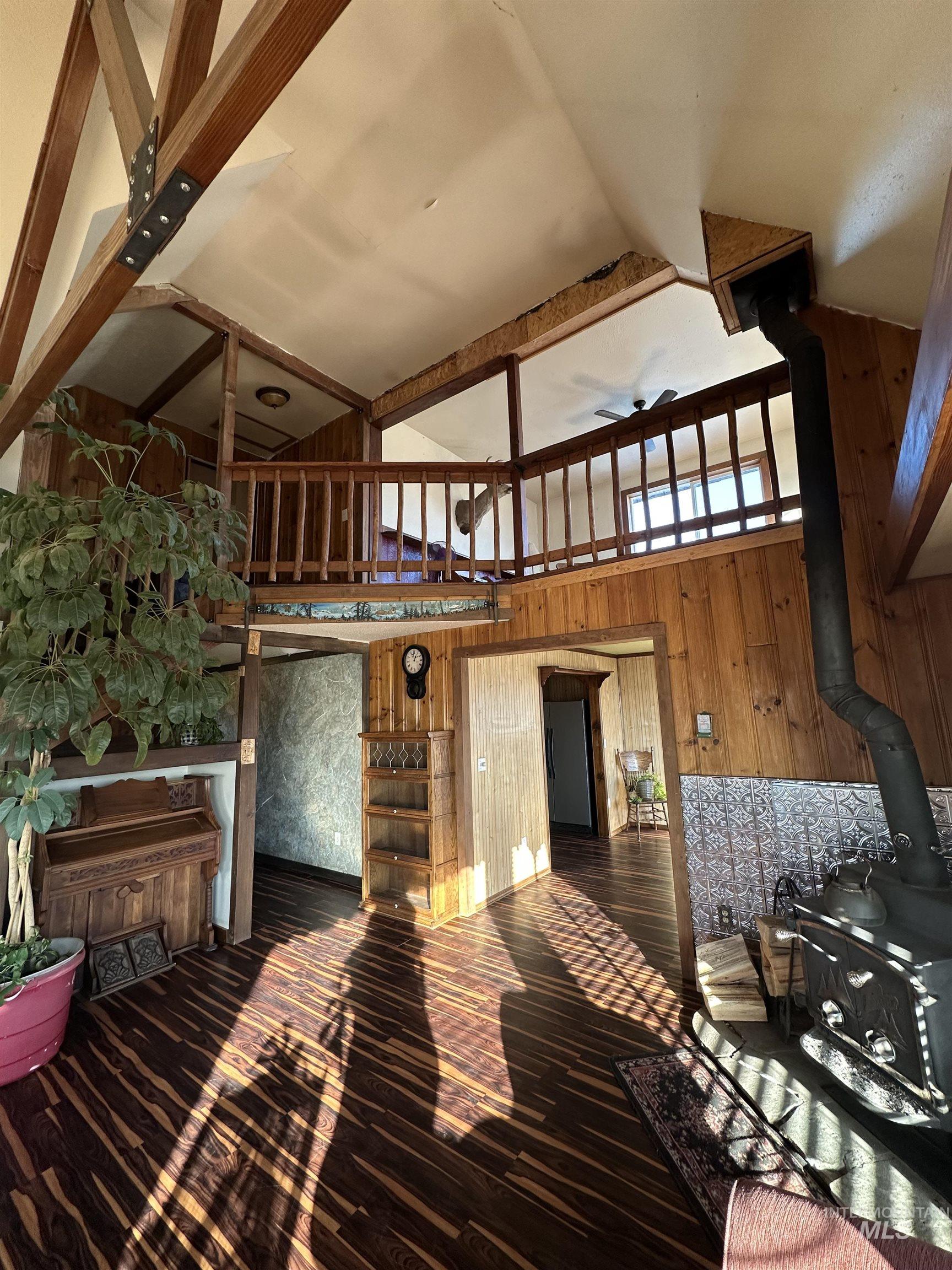 1252 Mesa Road Property Photo 3