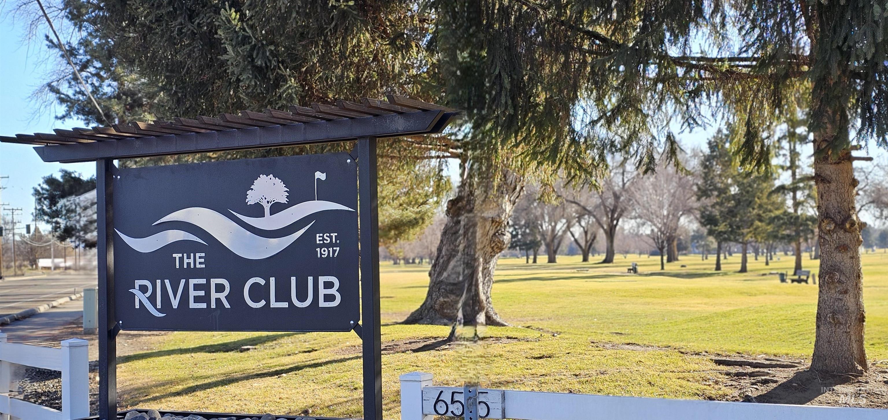 4555 N Savannah Ln Property Photo 1