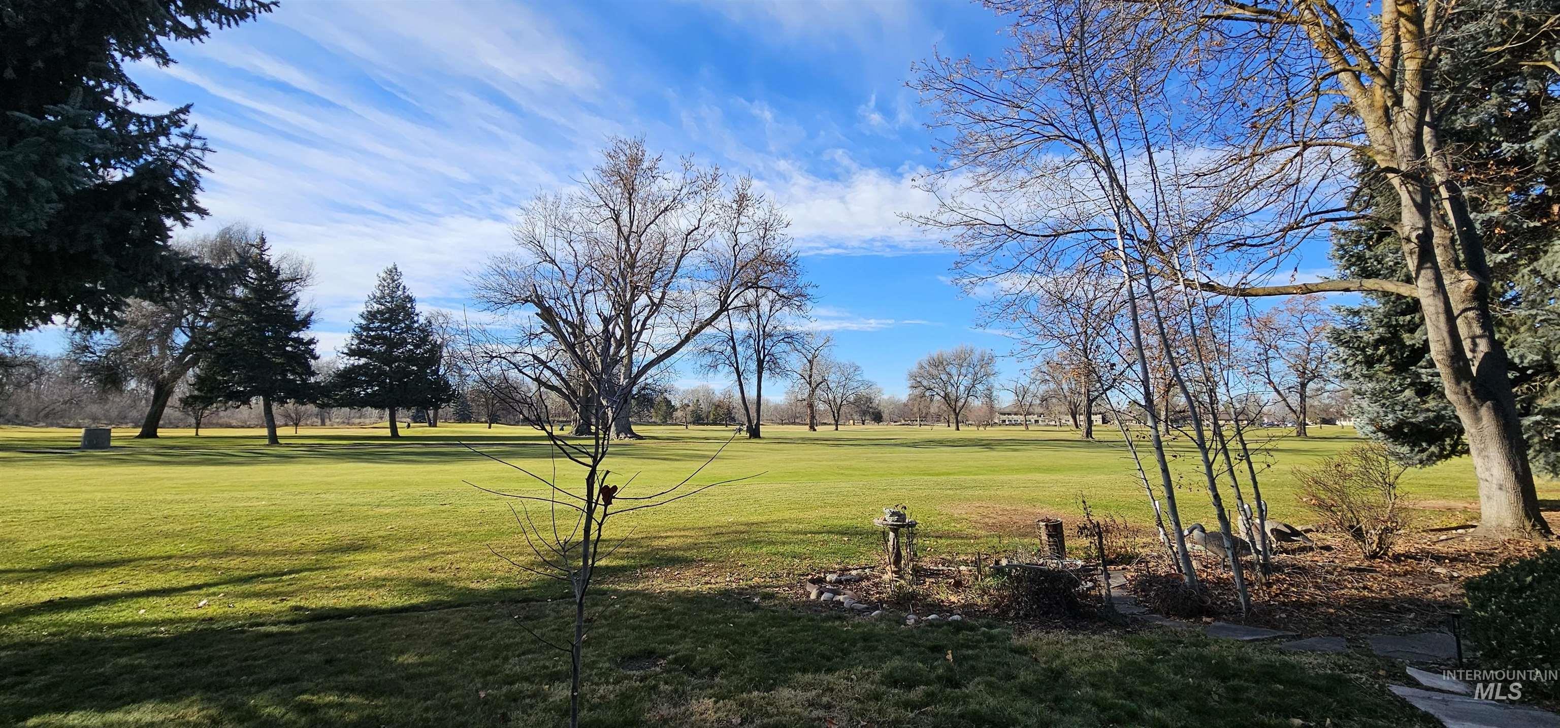 4555 N Savannah Ln Property Photo 2