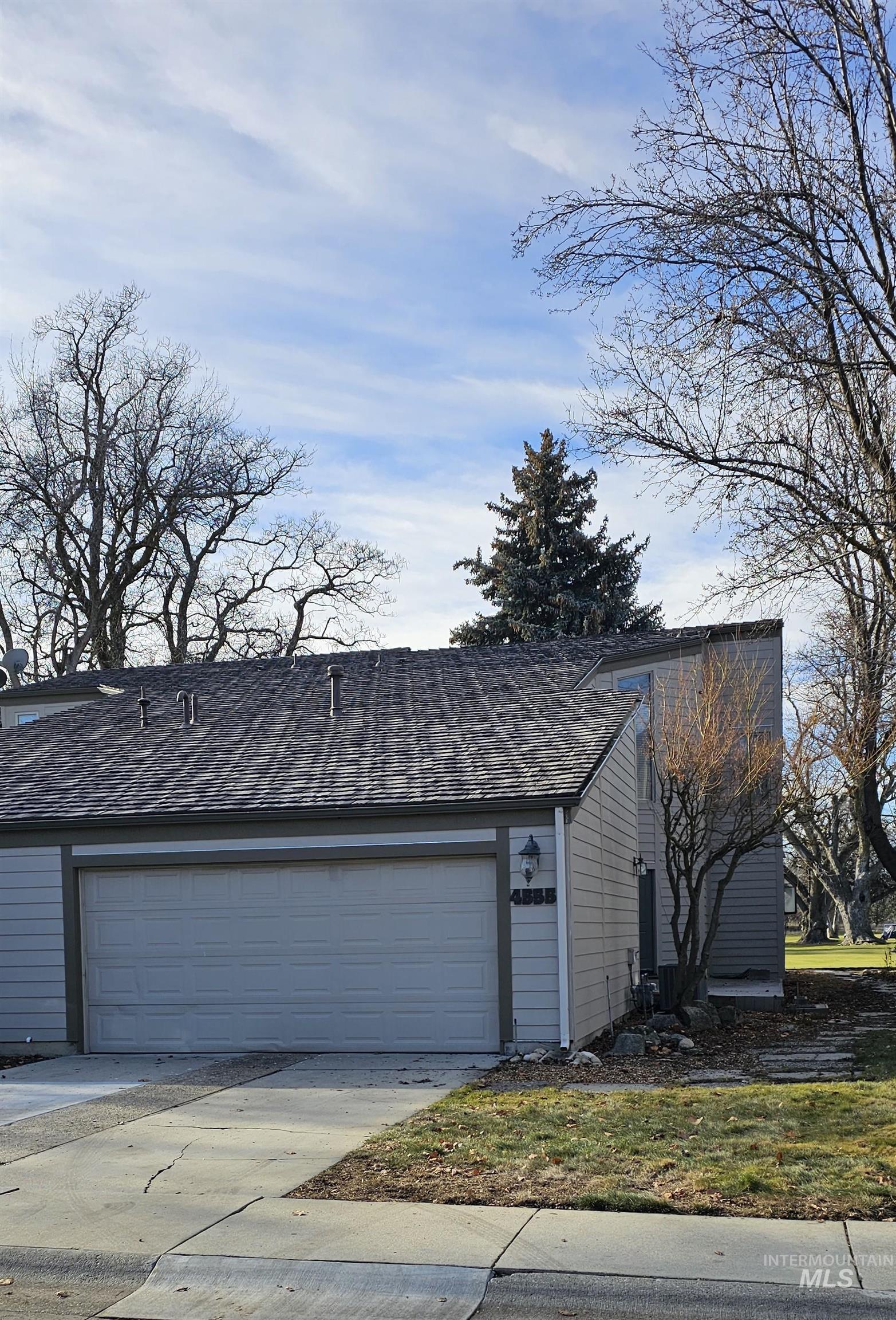 4555 N Savannah Ln Property Photo 4