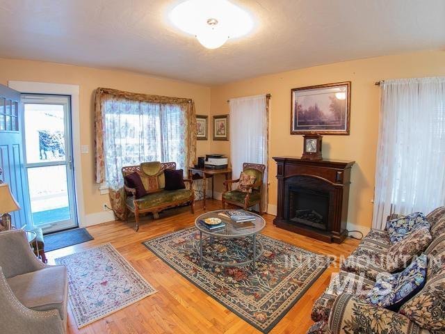 528 18th Ave N Property Photo 4