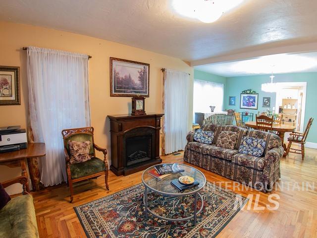 528 18th Ave N Property Photo 5