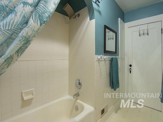 528 18th Ave N Property Photo 23