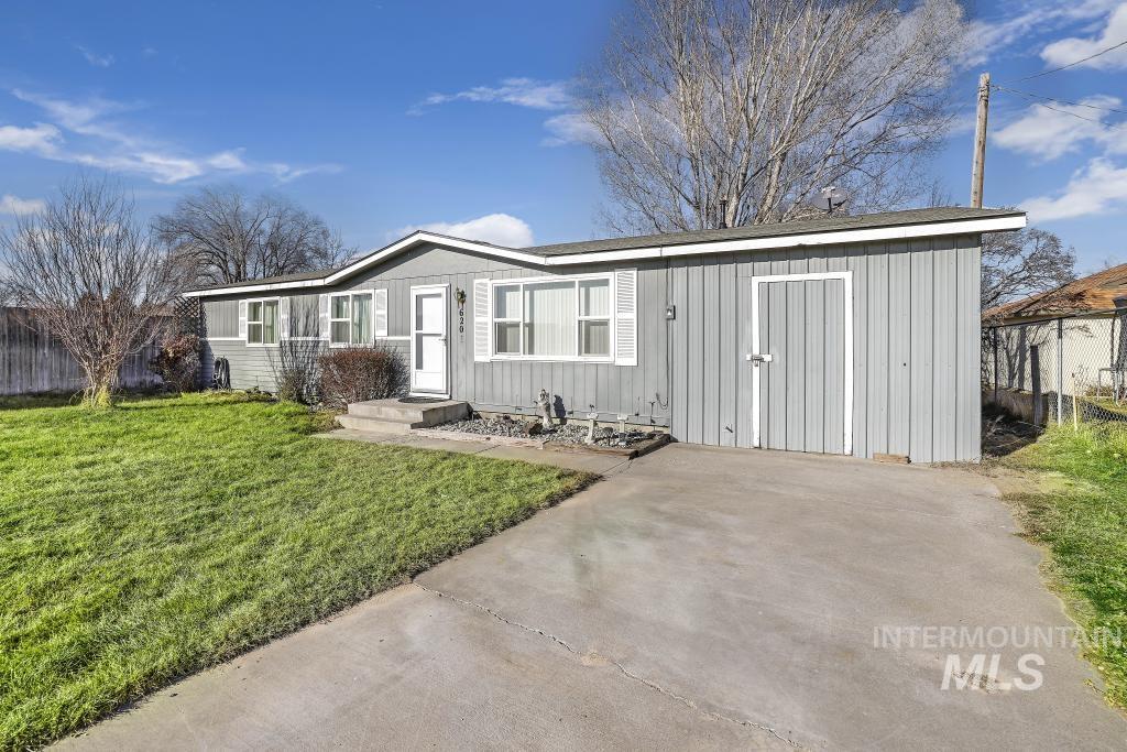 620 Orchard Ave Property Photo 3