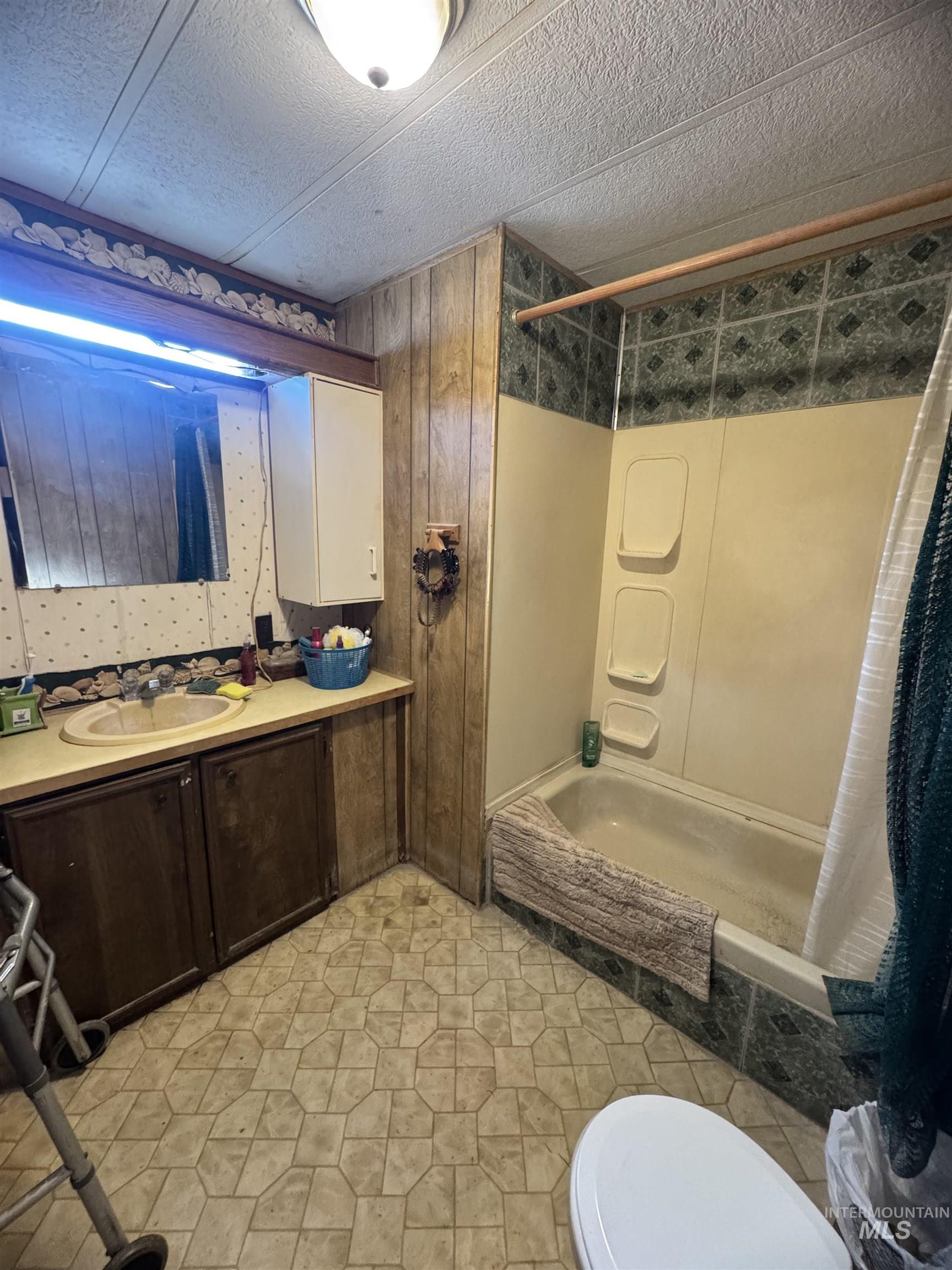 842 W Midway Property Photo 8