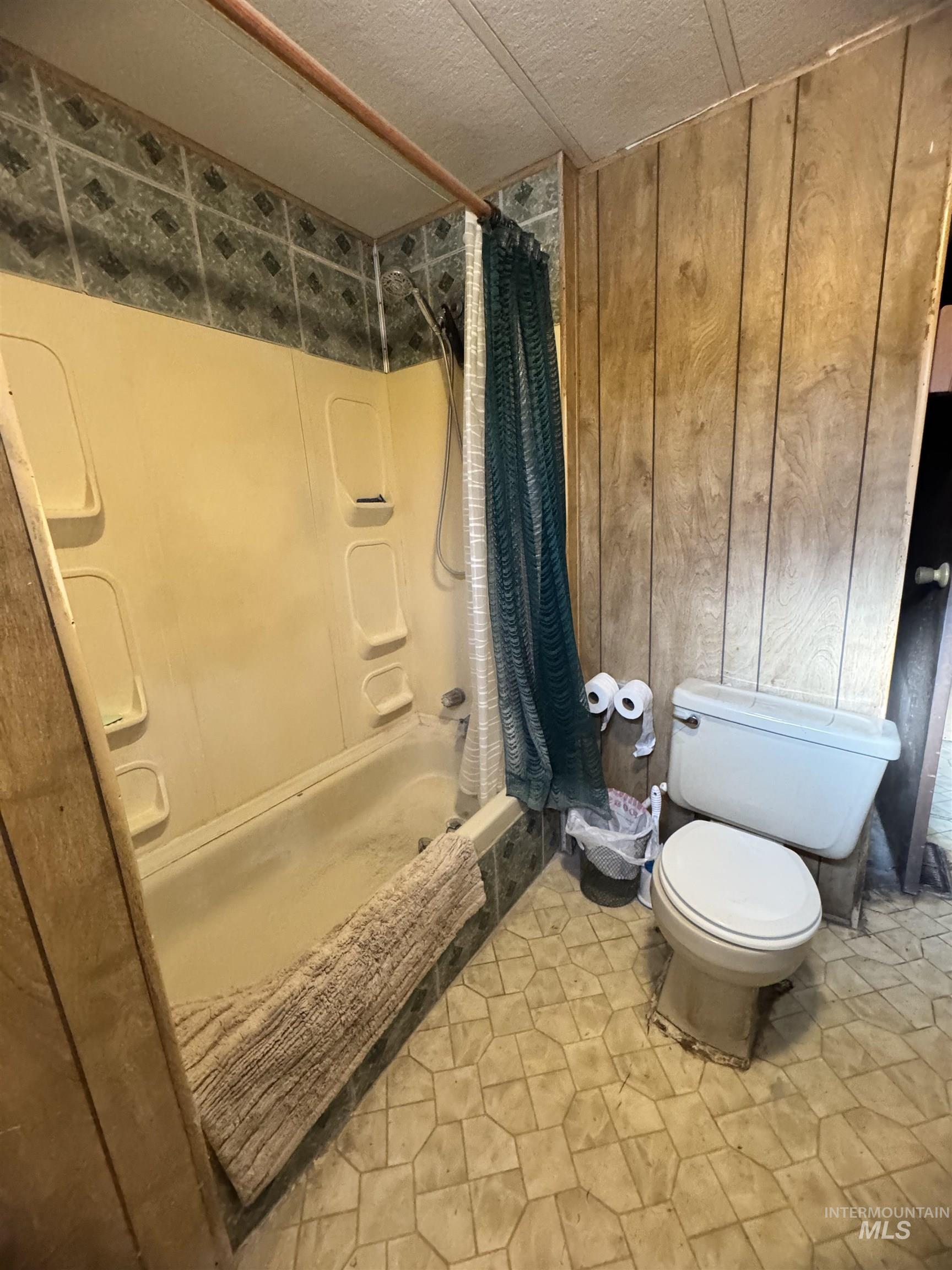 842 W Midway Property Photo 9