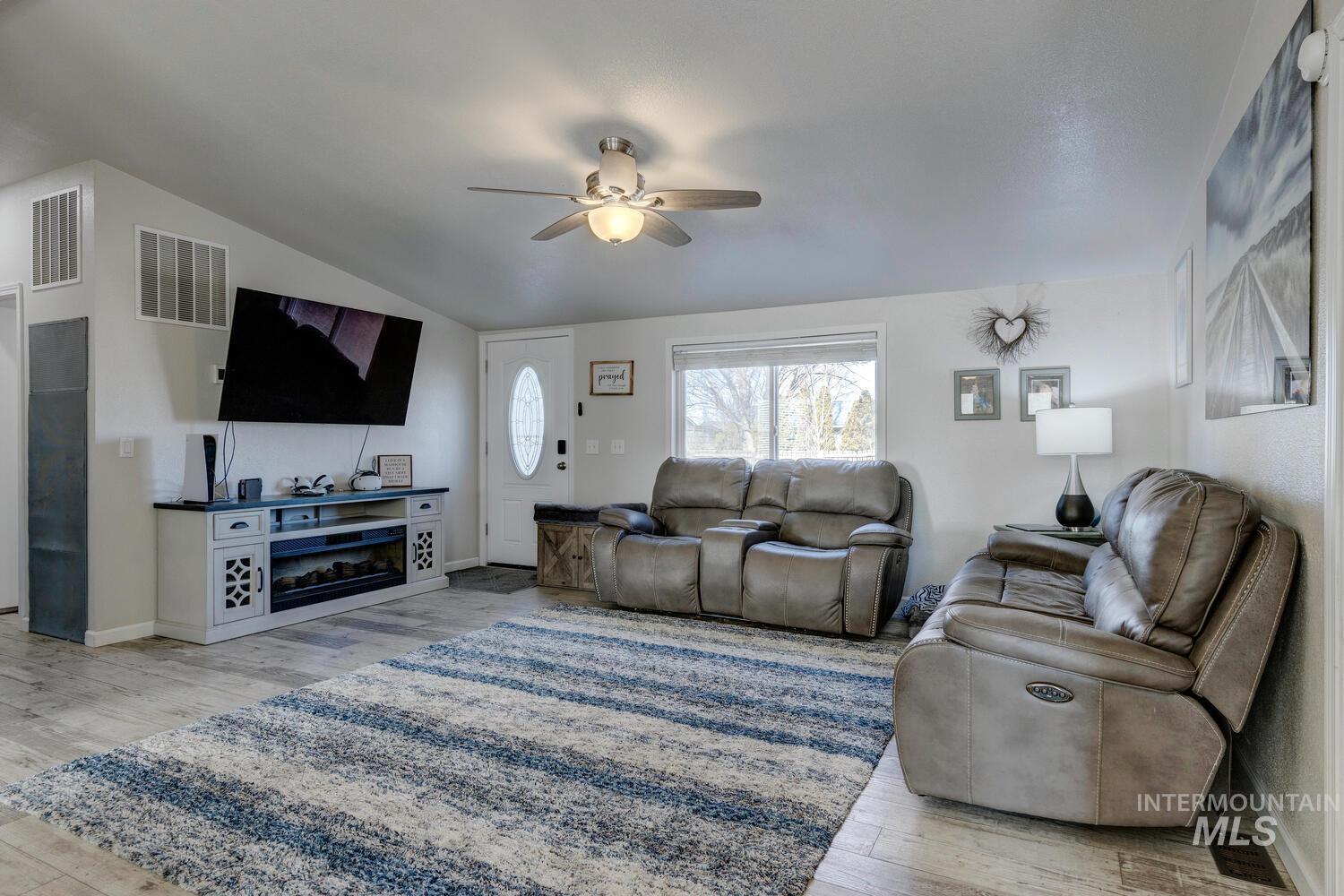 408 A Holly Property Photo 6