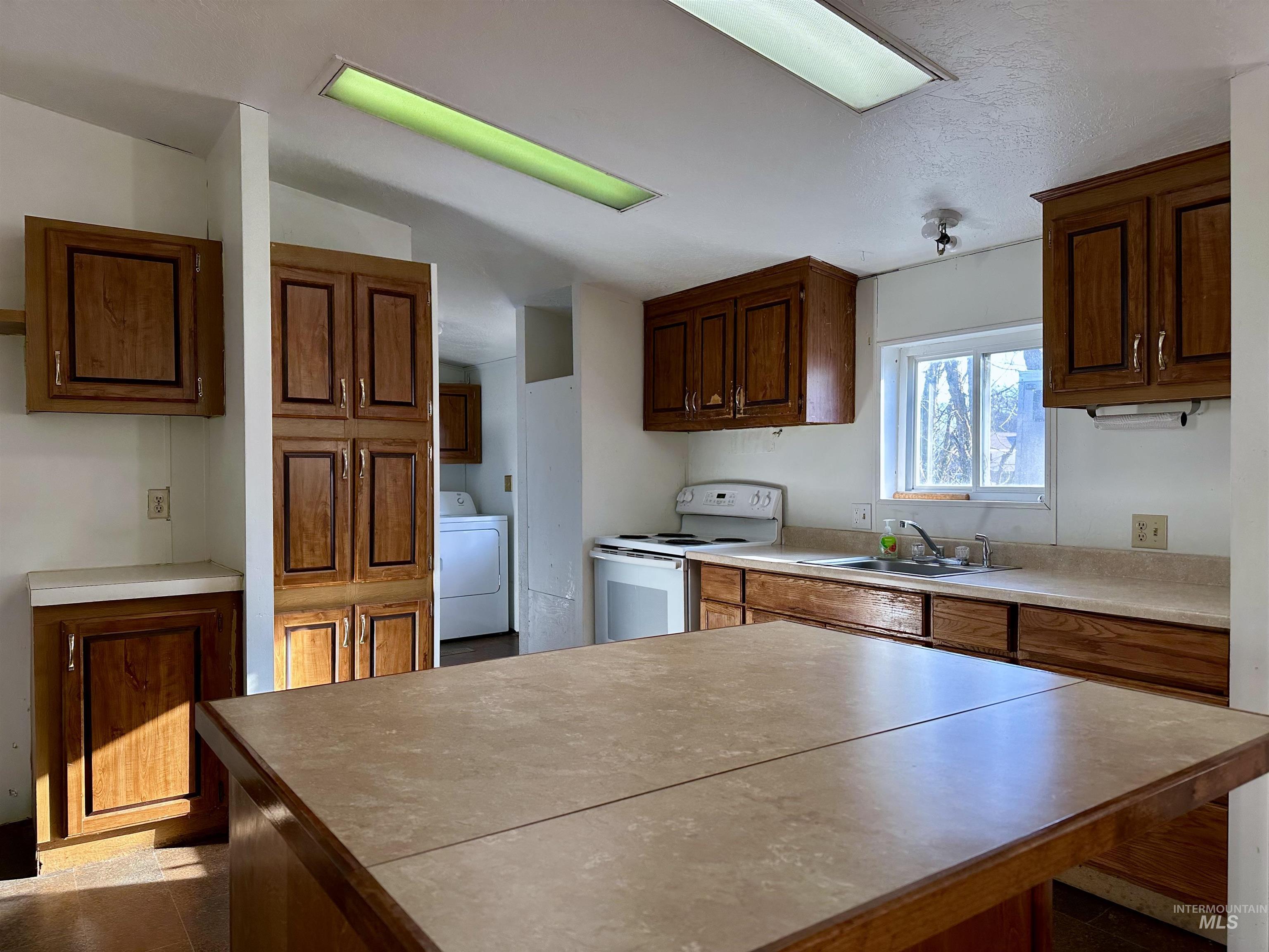 1020 Idaho St Property Photo 3
