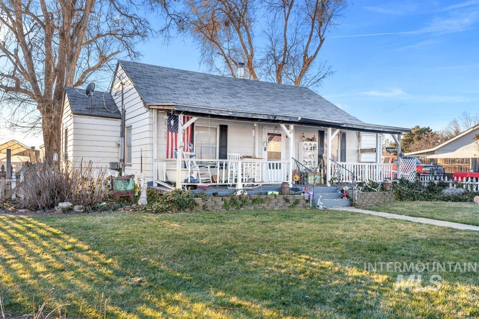 1176 S Park St Property Photo 2