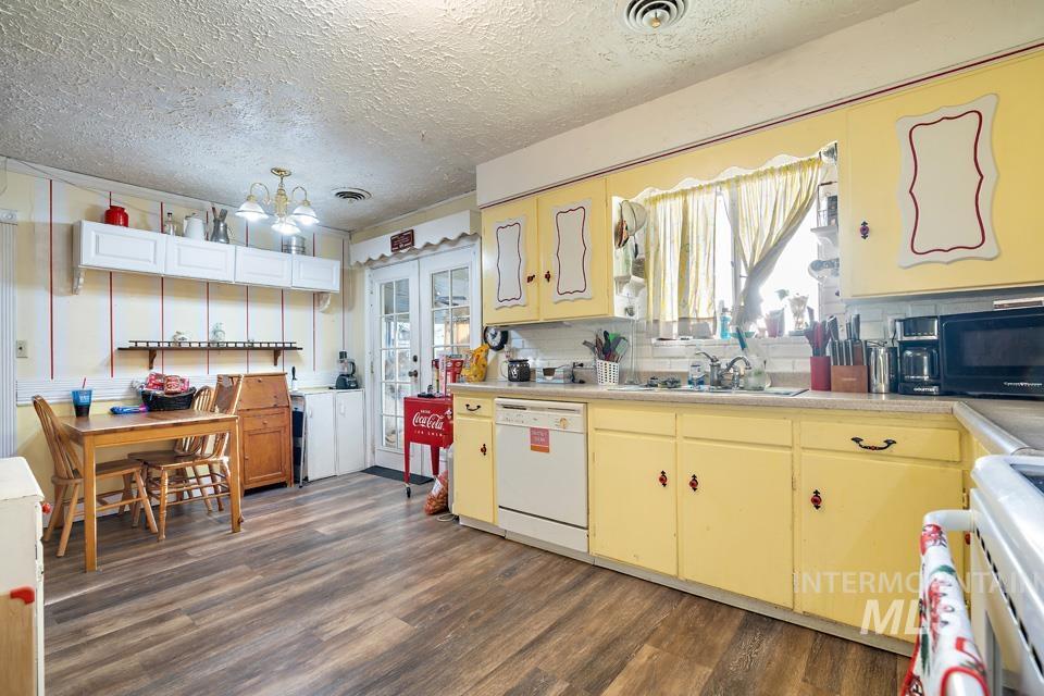 1176 S Park St Property Photo 11