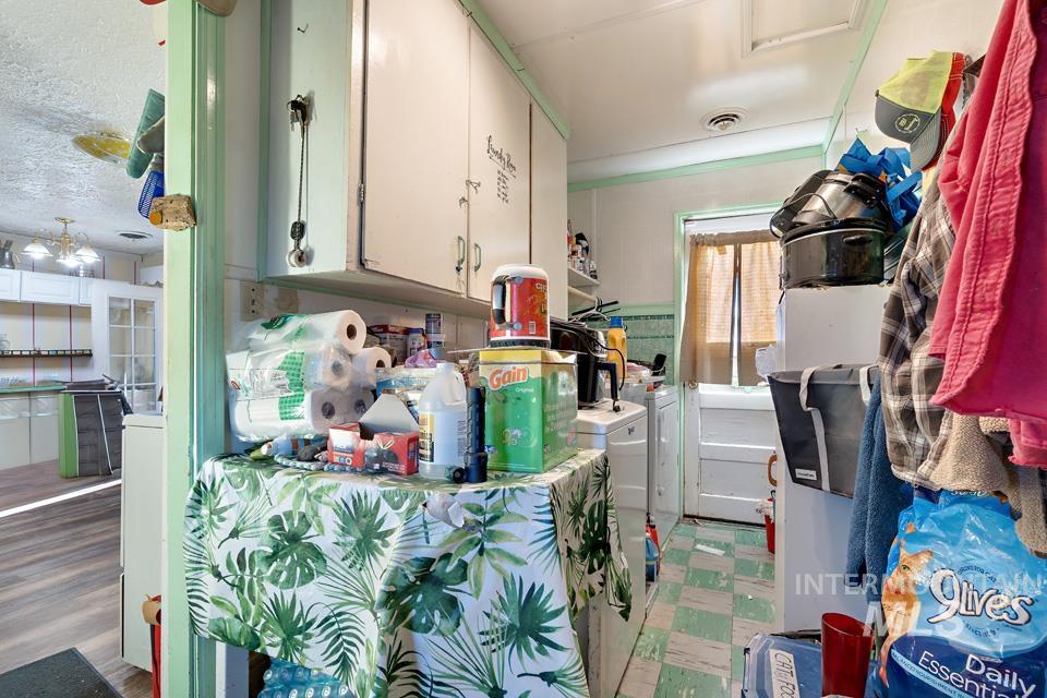1176 S Park St Property Photo 16