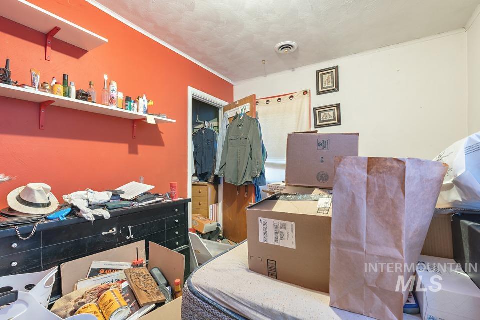 1176 S Park St Property Photo 17