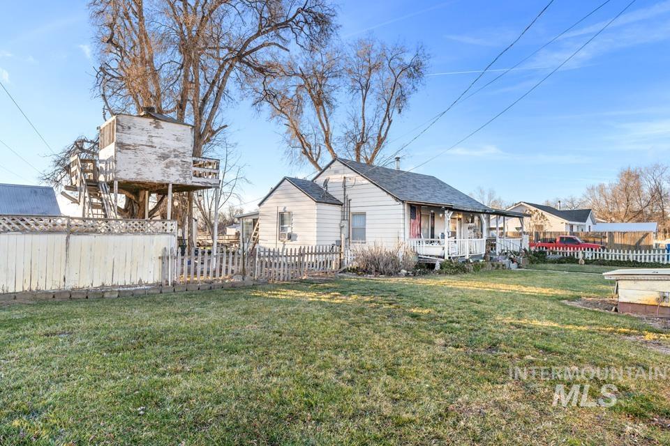 1176 S Park St Property Photo 18