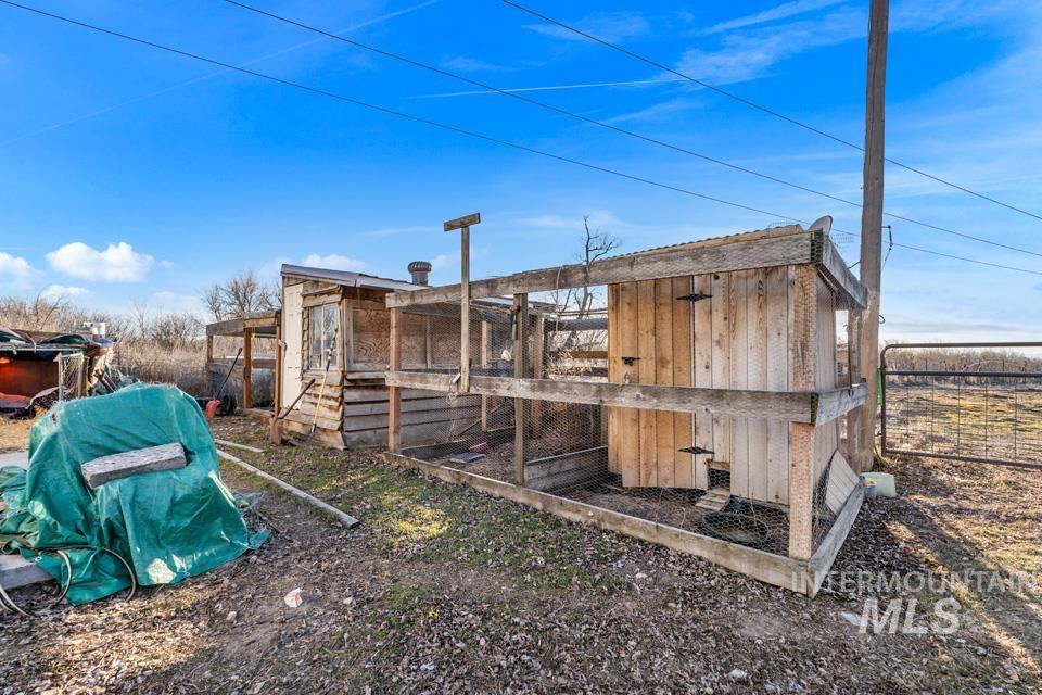 1176 S Park St Property Photo 26