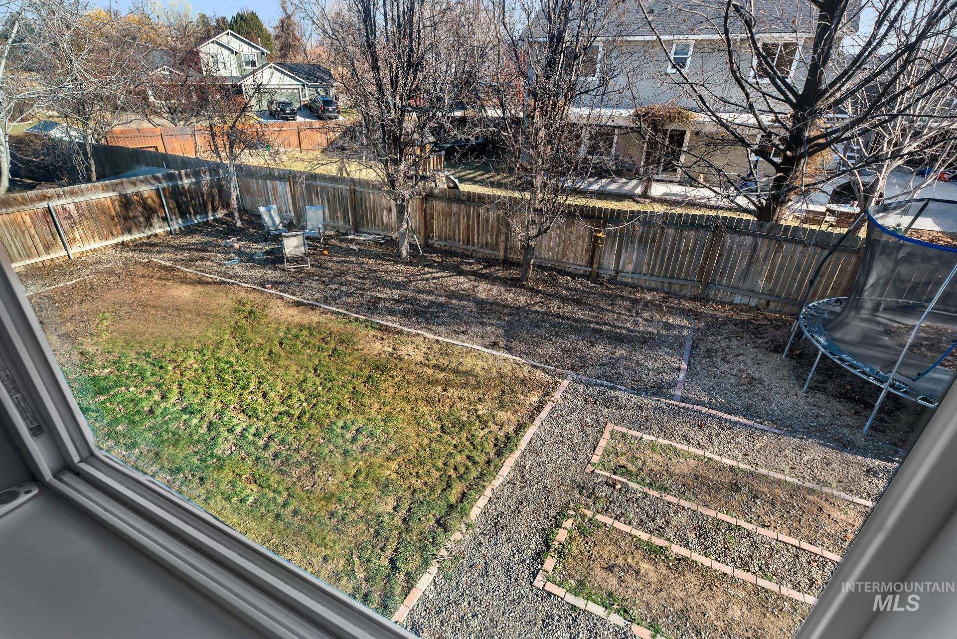 990 N Scotney Ave Property Photo 36
