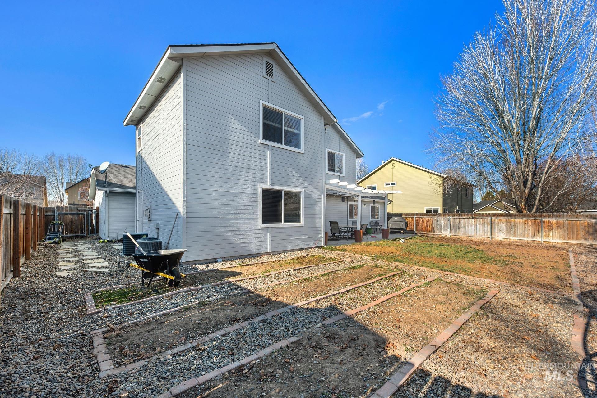 990 N Scotney Ave Property Photo 44