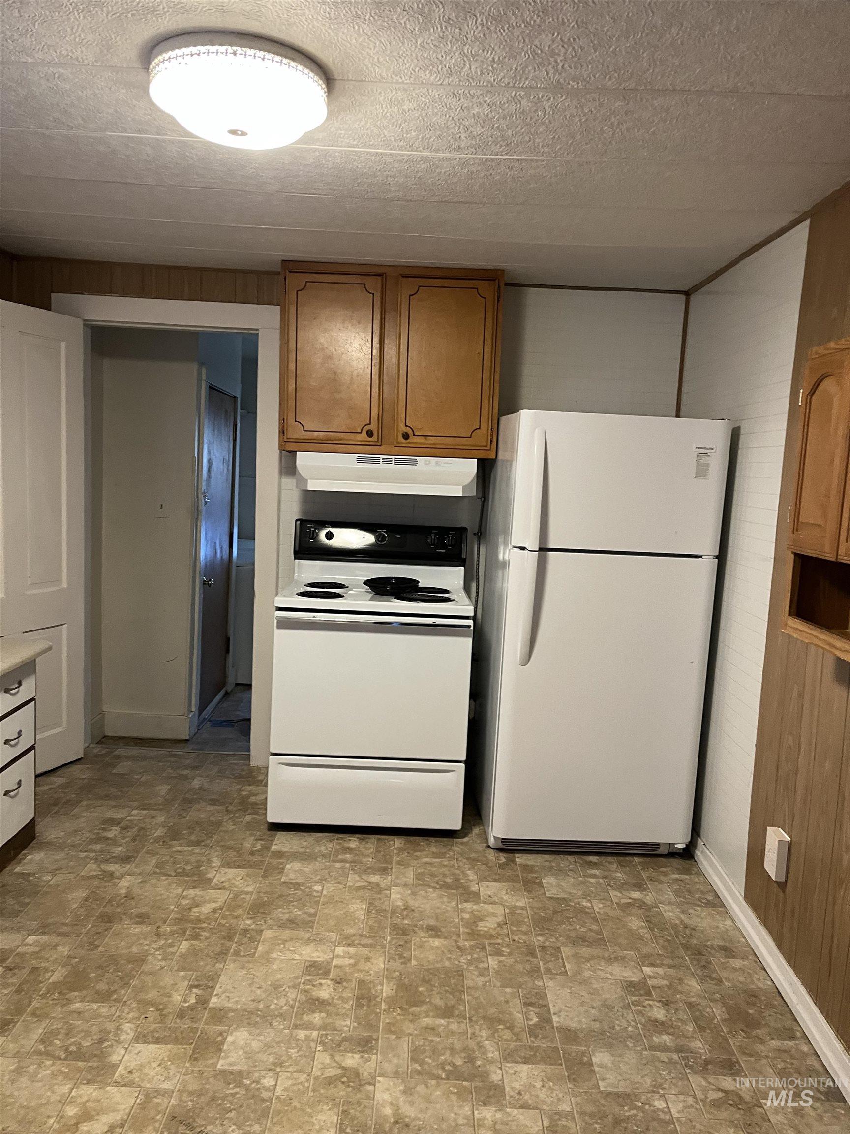 2114 S Stephen Ave Property Photo 4