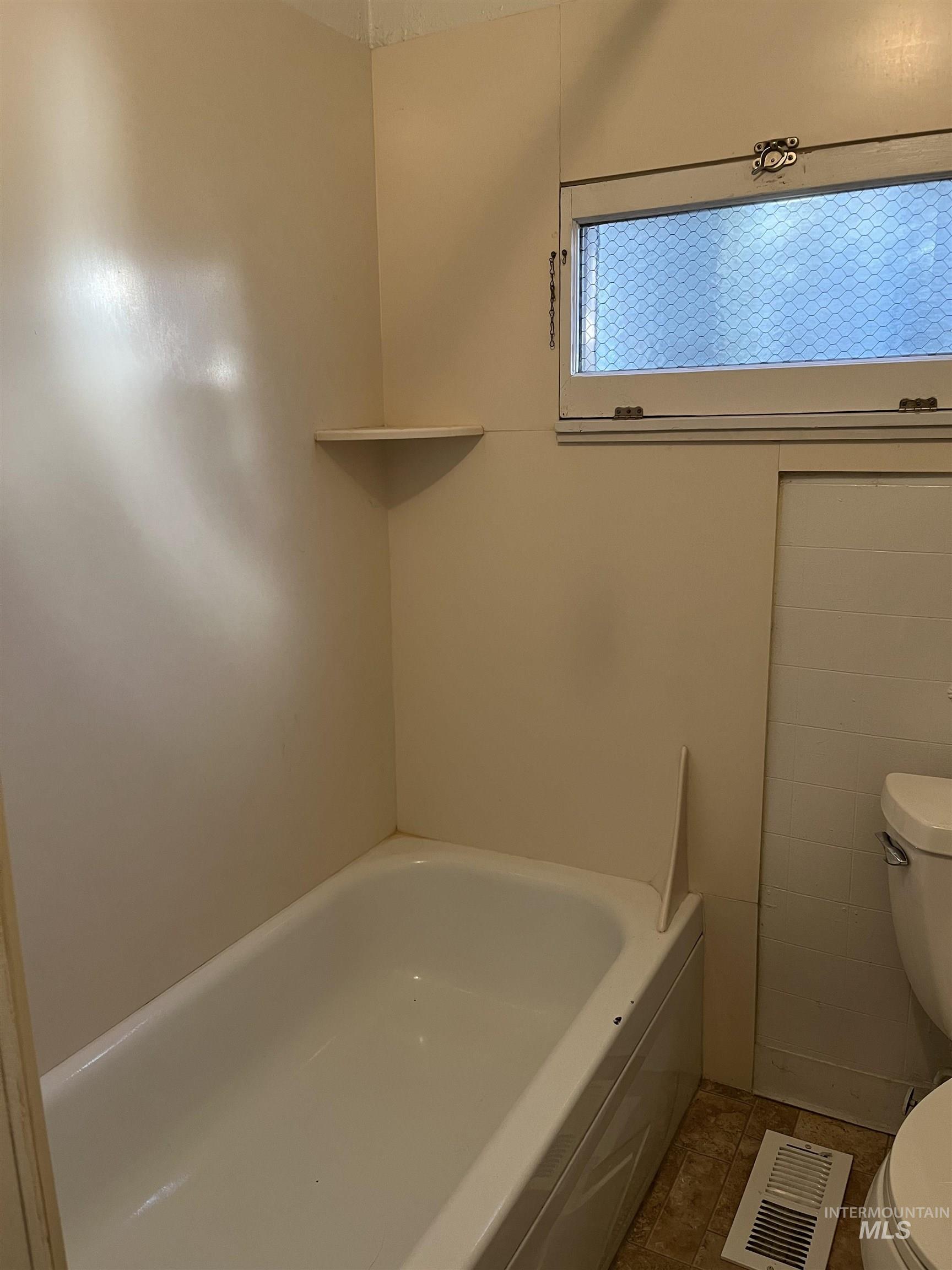 2114 S Stephen Ave Property Photo 5
