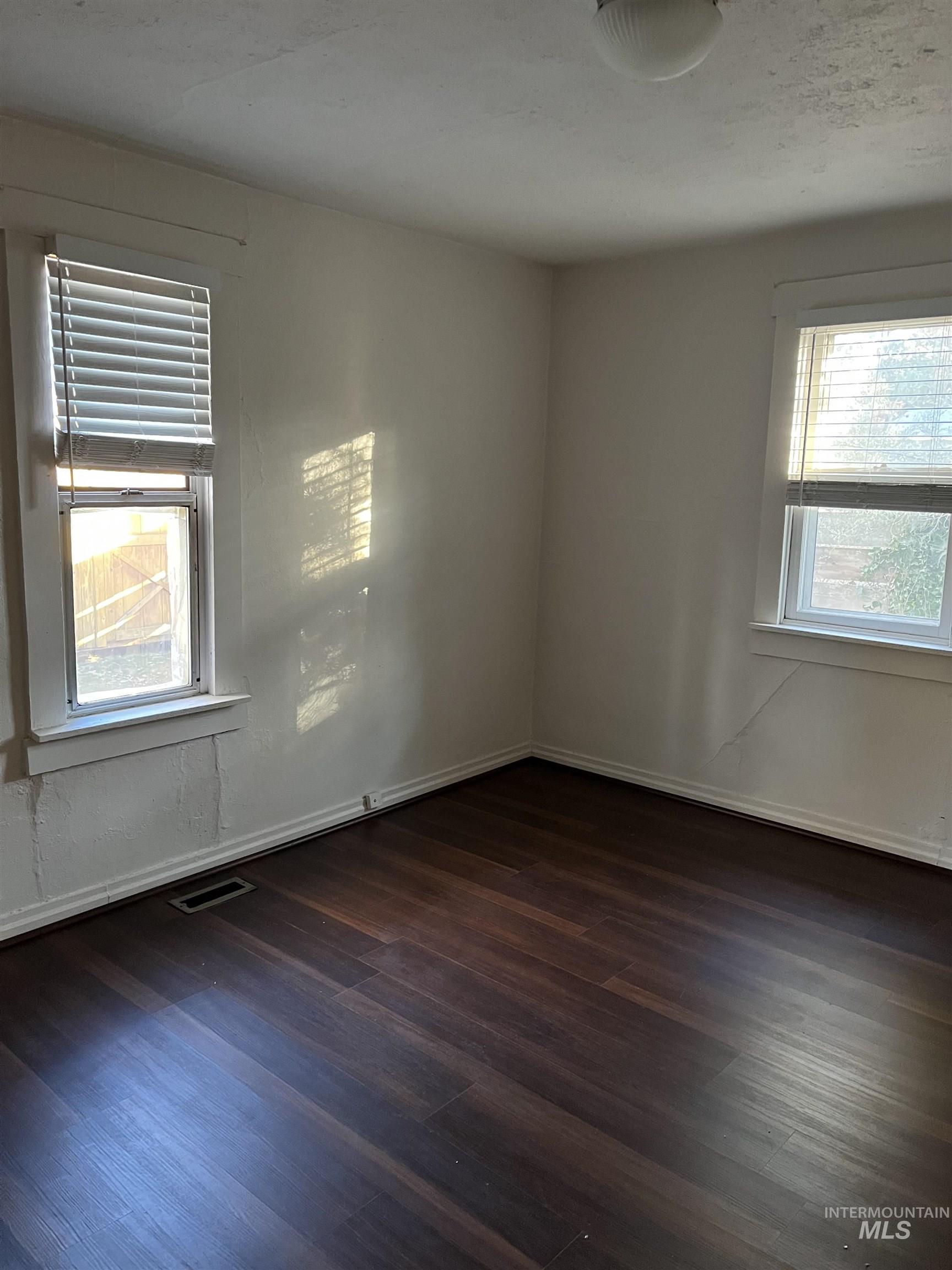 2114 S Stephen Ave Property Photo 10