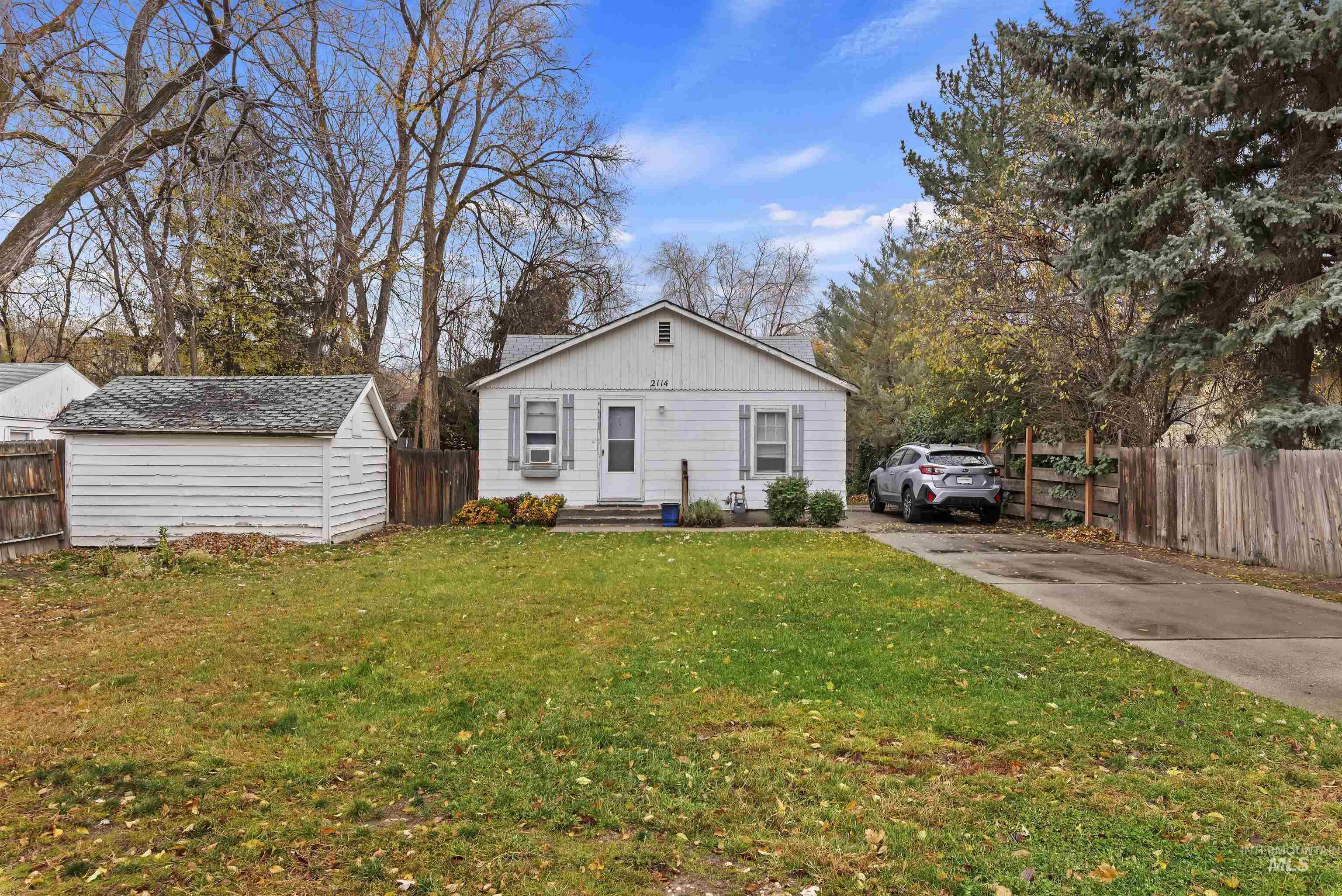 2114 S Stephen Ave Property Photo 15
