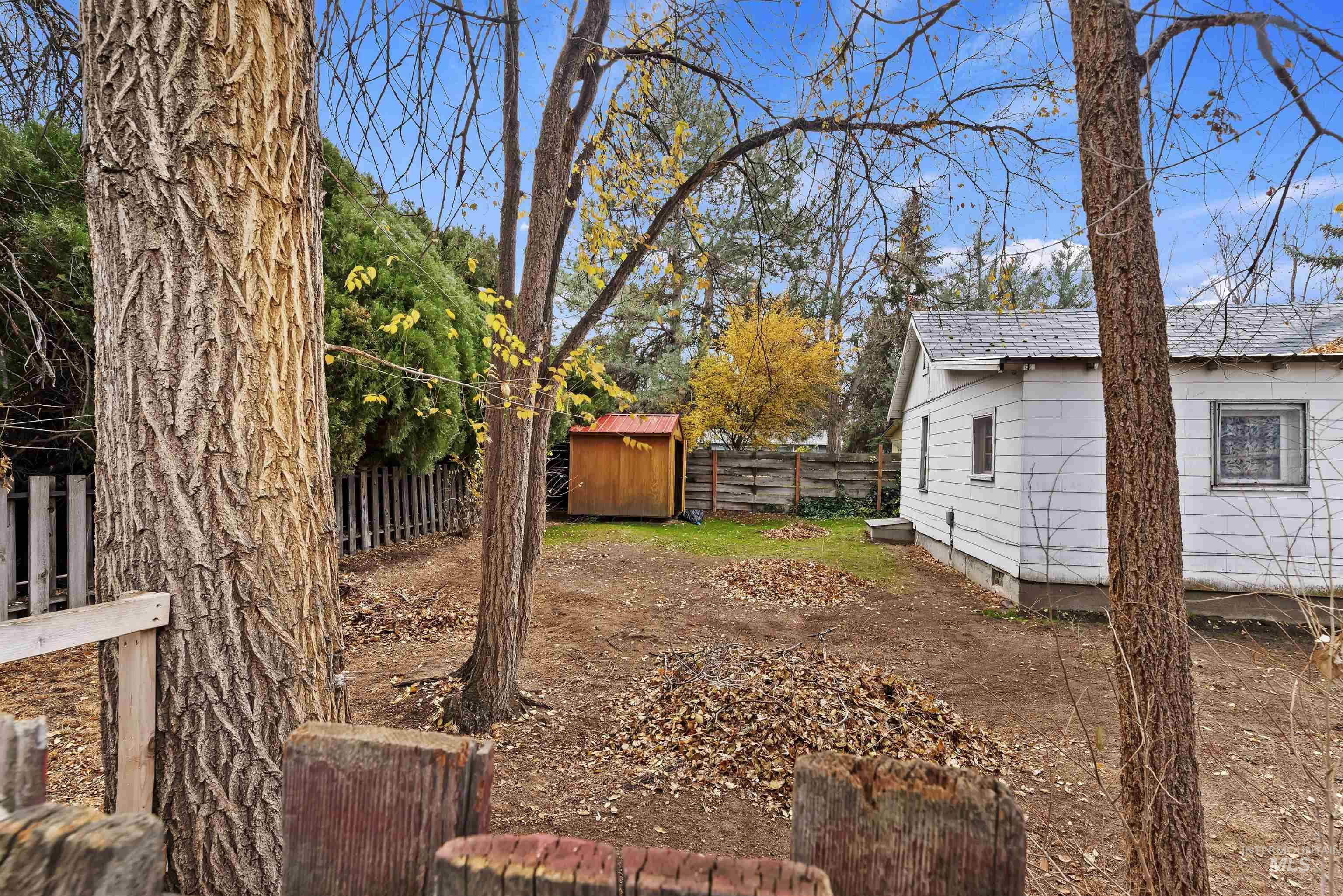 2114 S Stephen Ave Property Photo 16