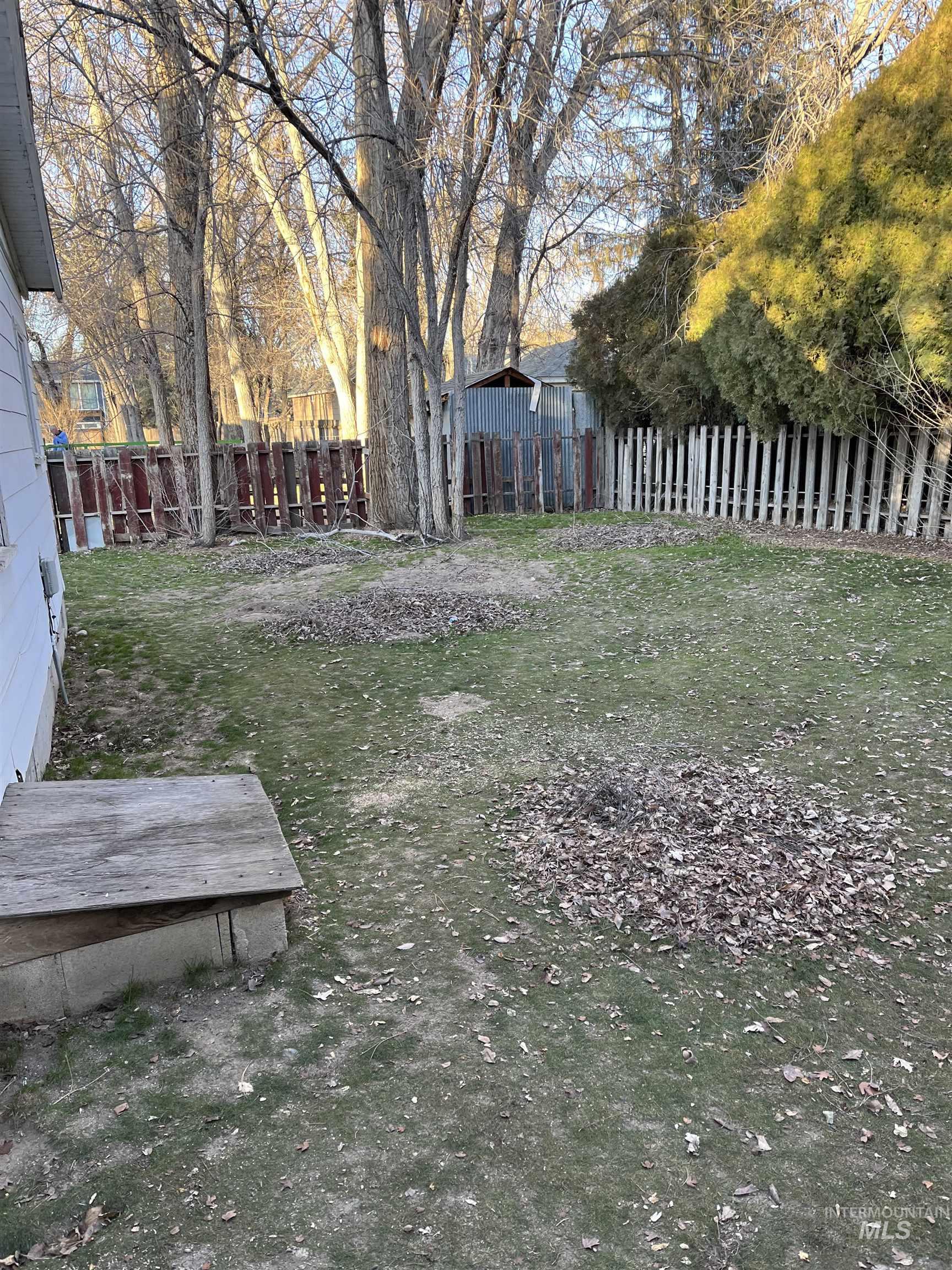 2114 S Stephen Ave Property Photo 18