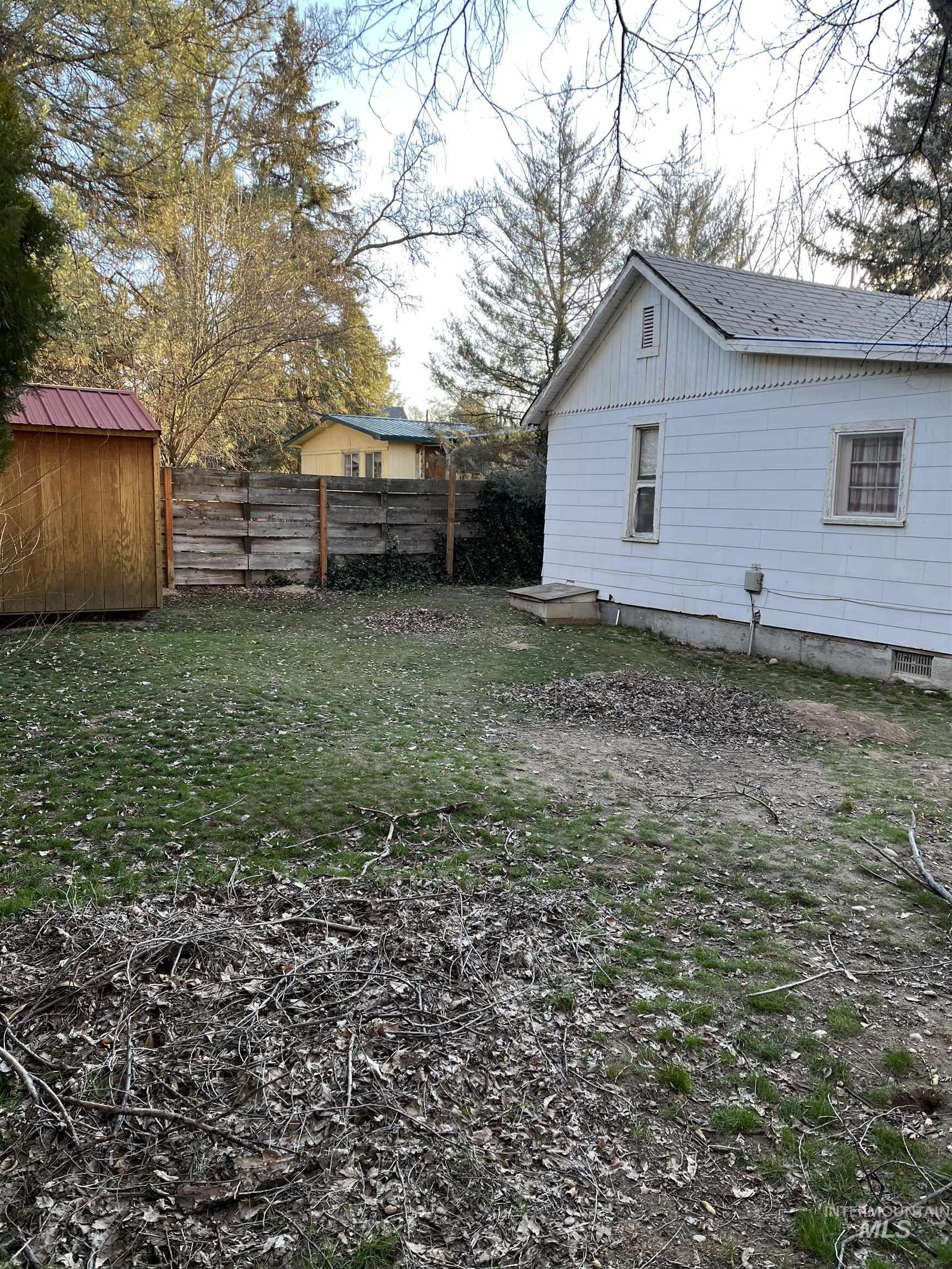 2114 S Stephen Ave Property Photo 20