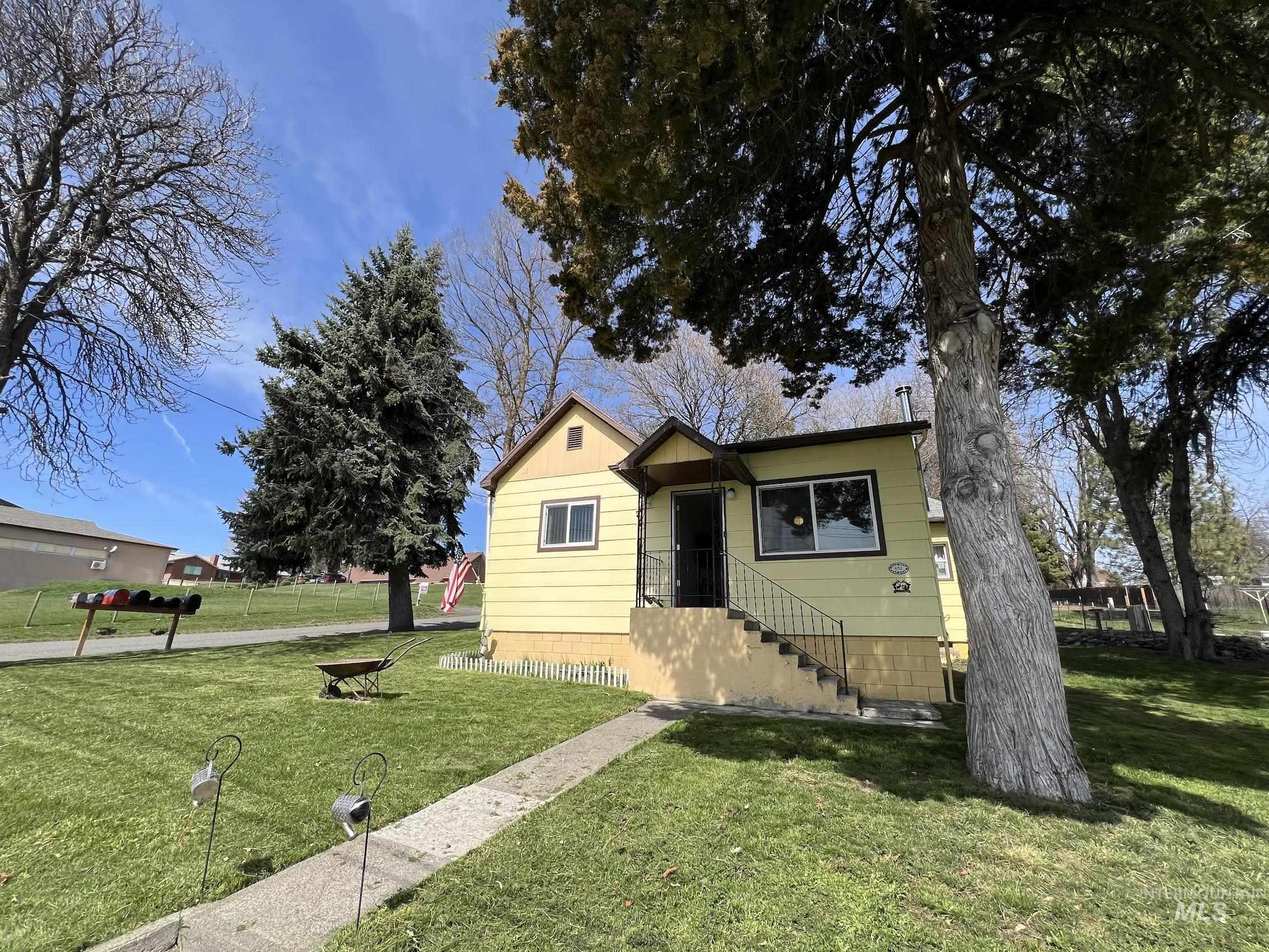 652 W Walnut Property Photo