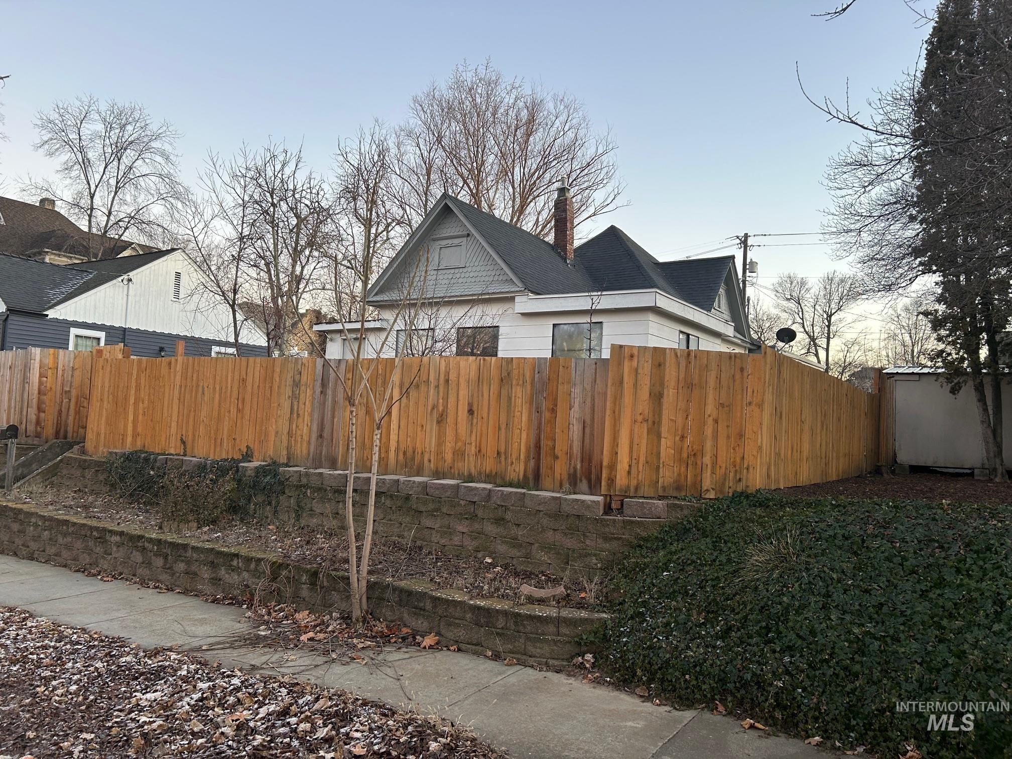 706 5th Avenue Property Photo 4