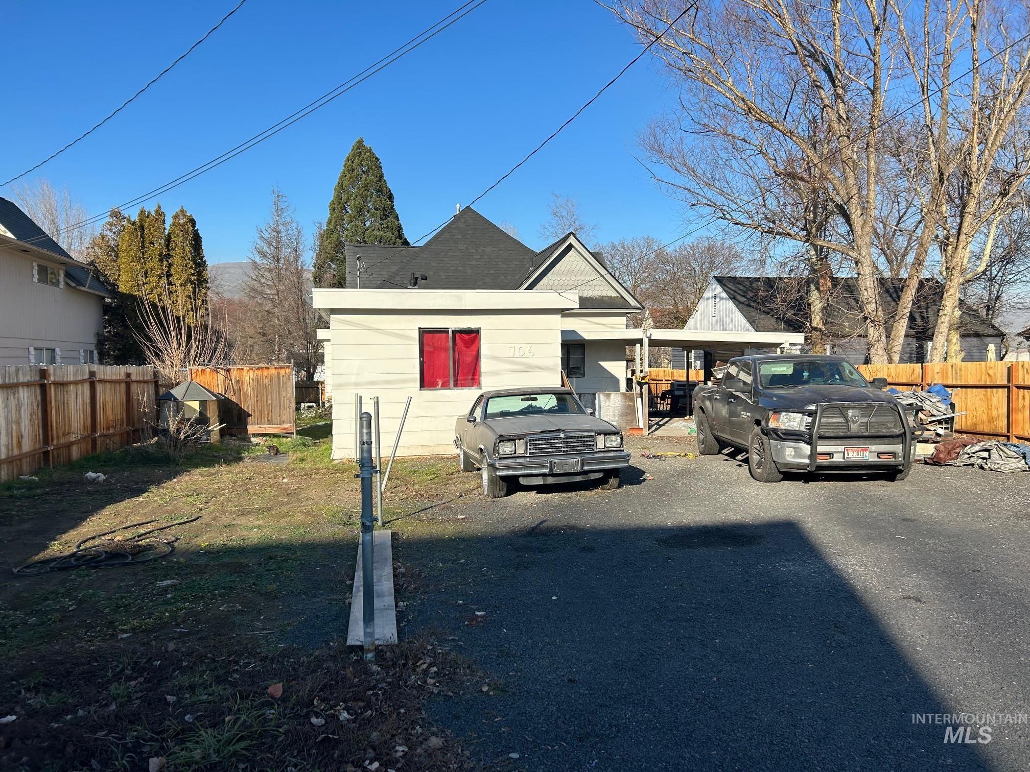 706 5th Avenue Property Photo 5