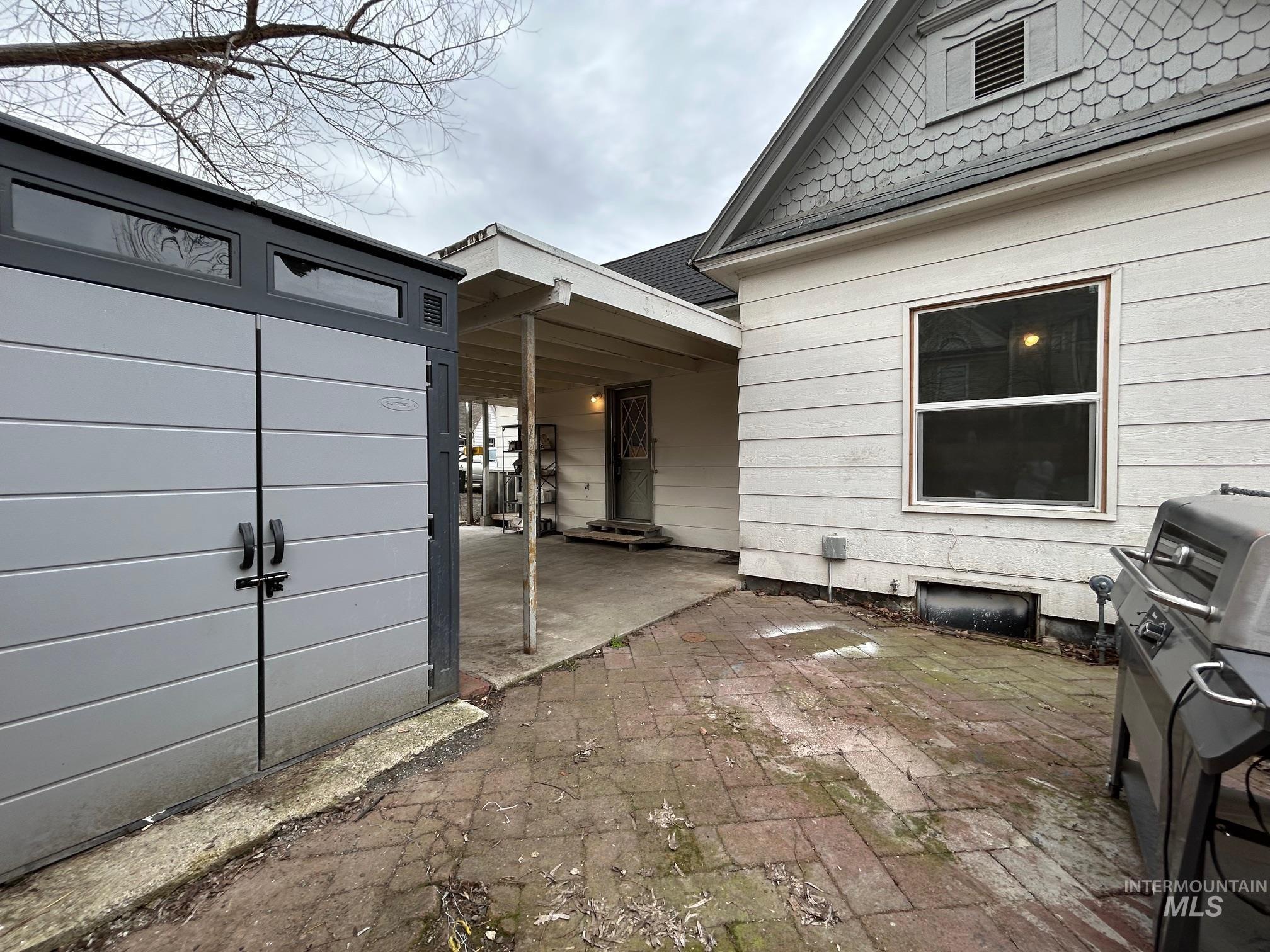 706 5th Avenue Property Photo 6