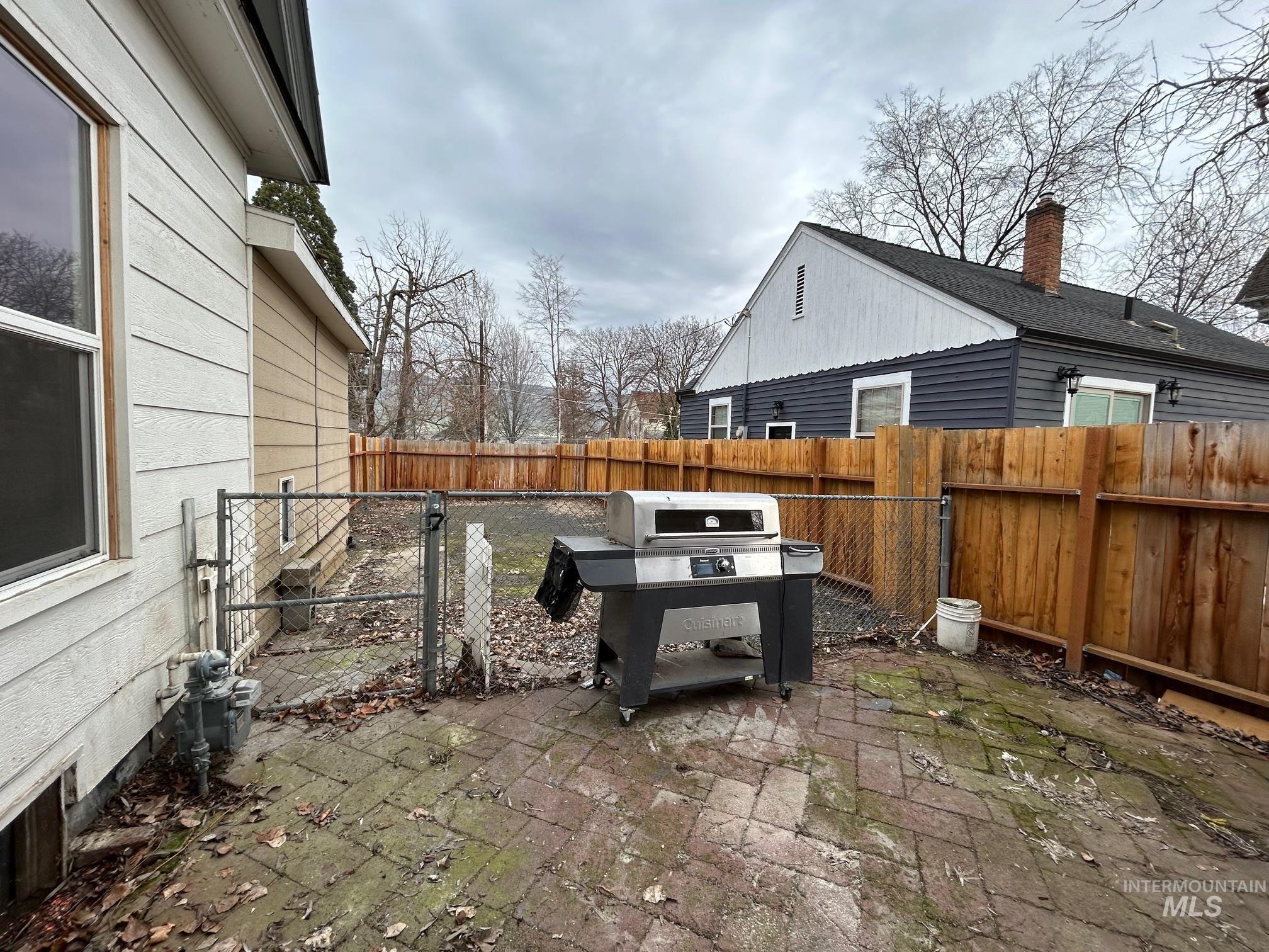 706 5th Avenue Property Photo 7