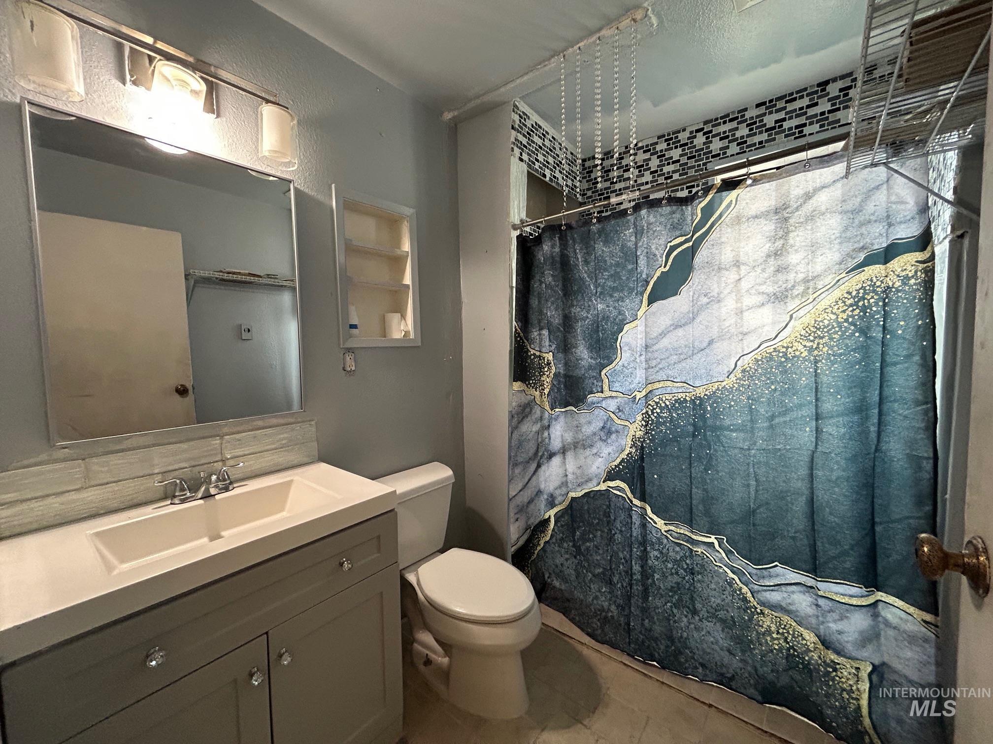 706 5th Avenue Property Photo 14