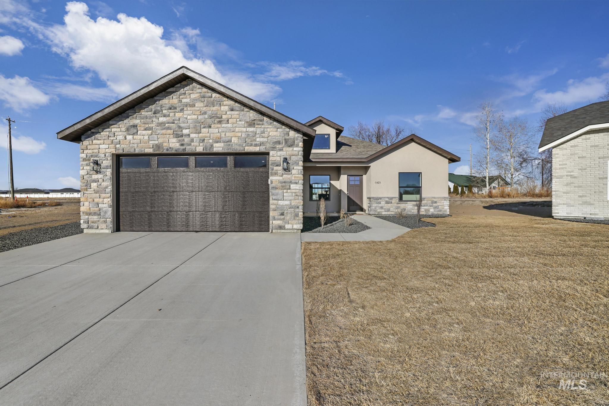 1421 Topaz Dr. Property Photo 2
