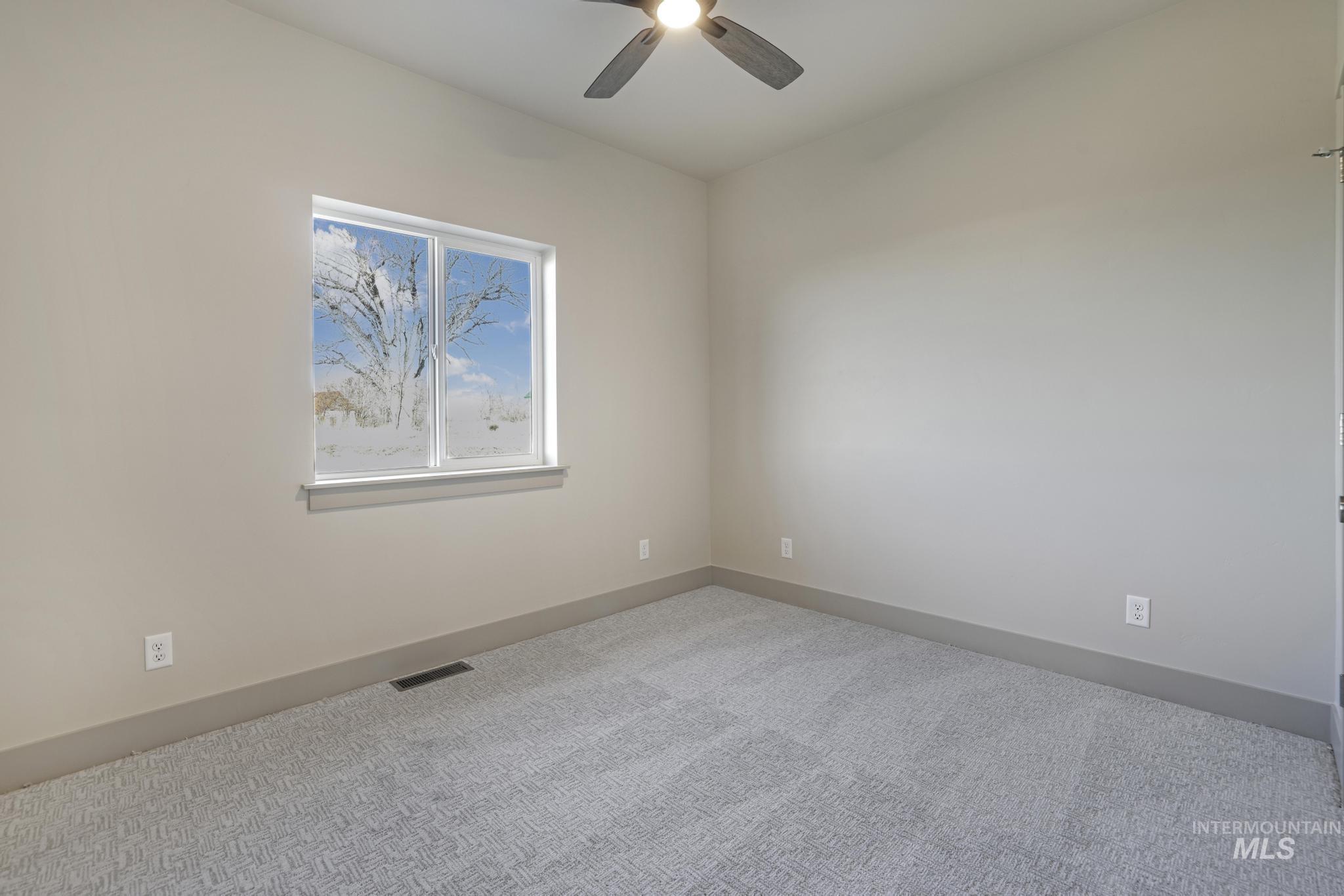 1421 Topaz Dr. Property Photo 24