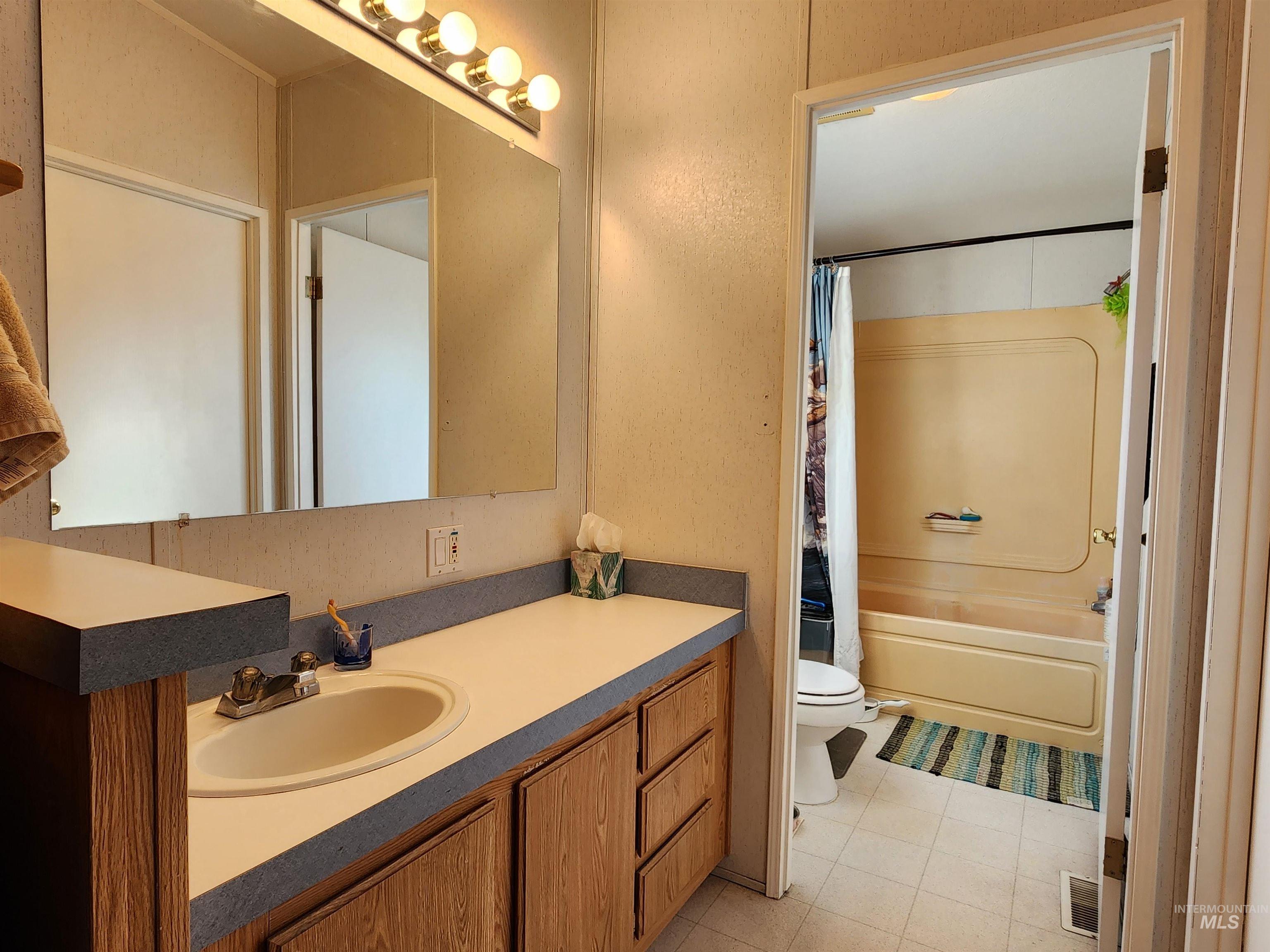 10617 W Abram Ln Property Photo 10