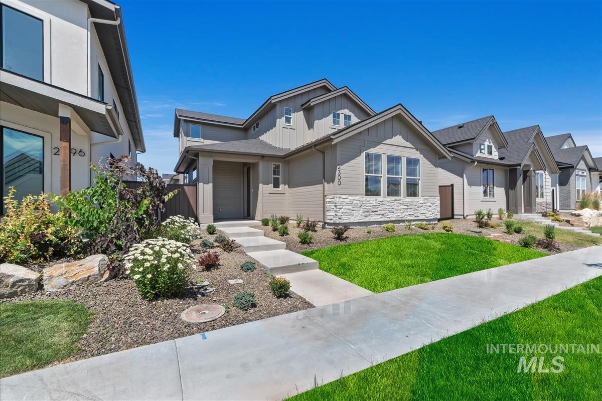 2300 E Valensole St. Property Photo 1
