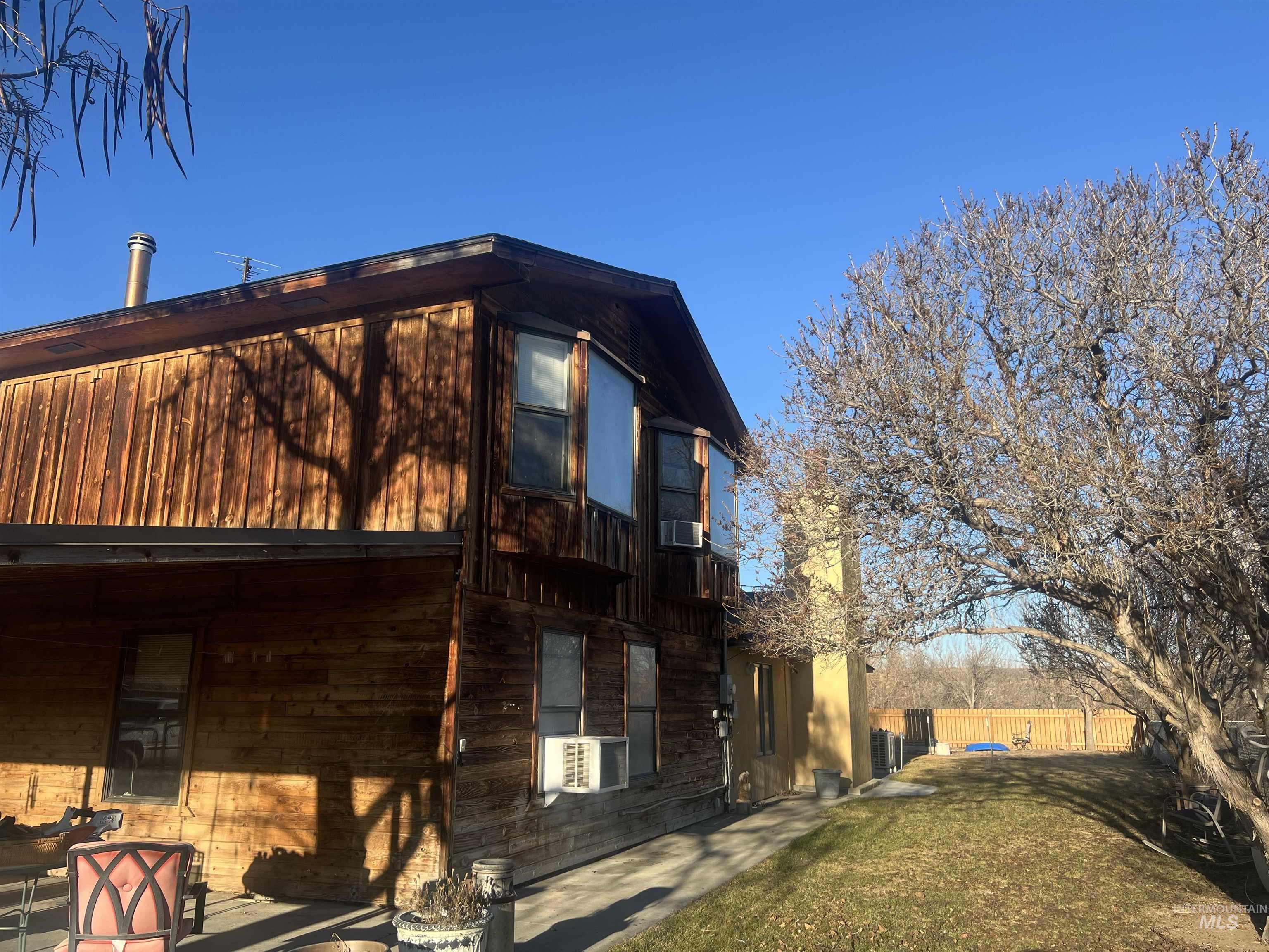 1010 Riverside Ave Property Photo 12