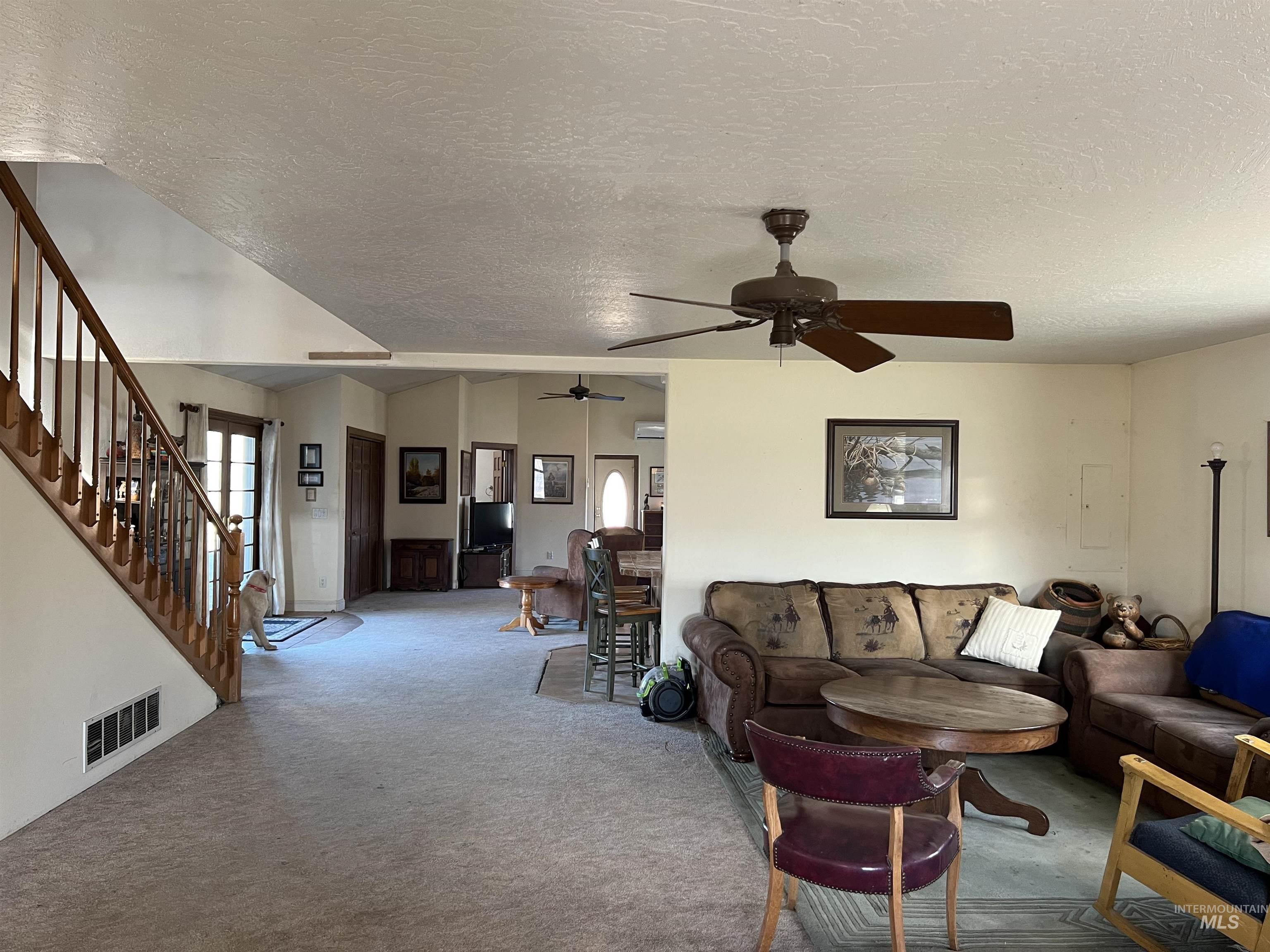 1010 Riverside Ave Property Photo 29
