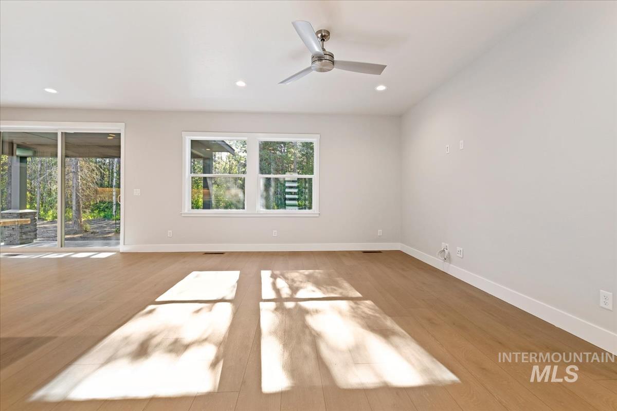 136 Jacks Loop Property Photo 3