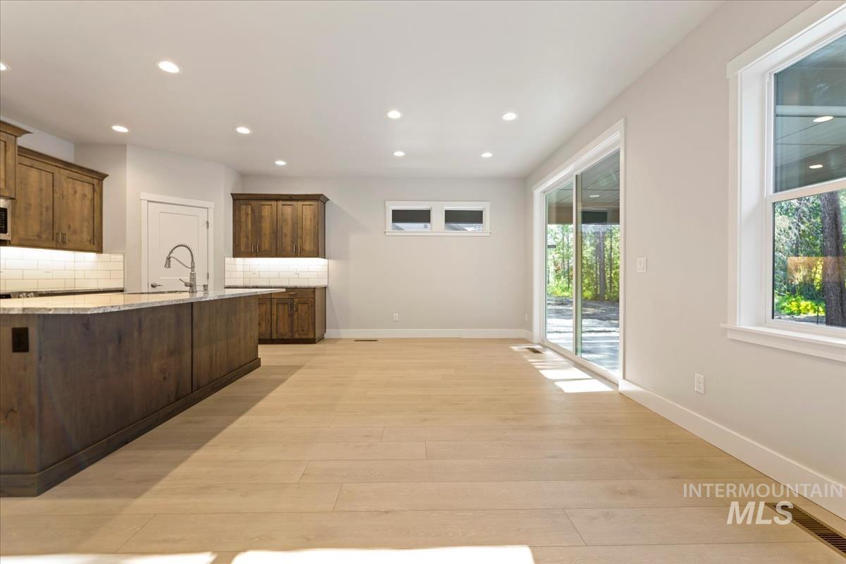 136 Jacks Loop Property Photo 6