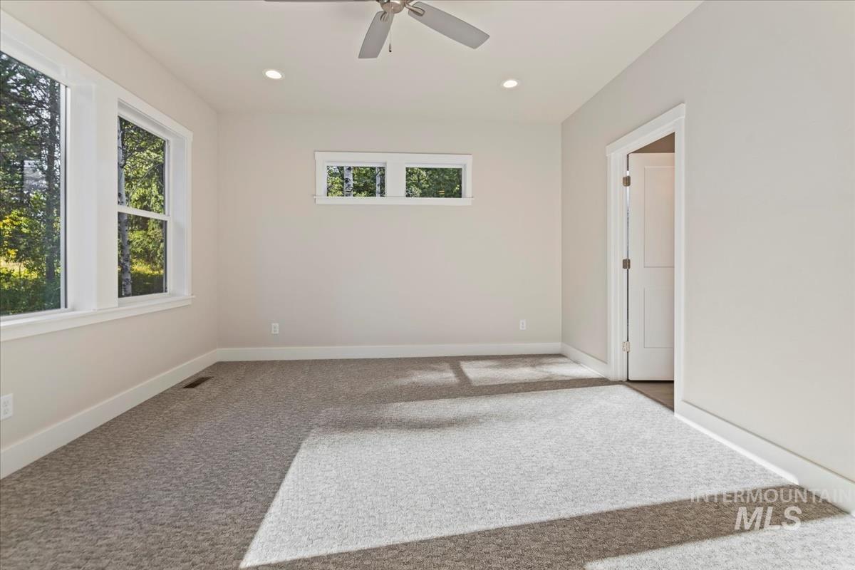 136 Jacks Loop Property Photo 14