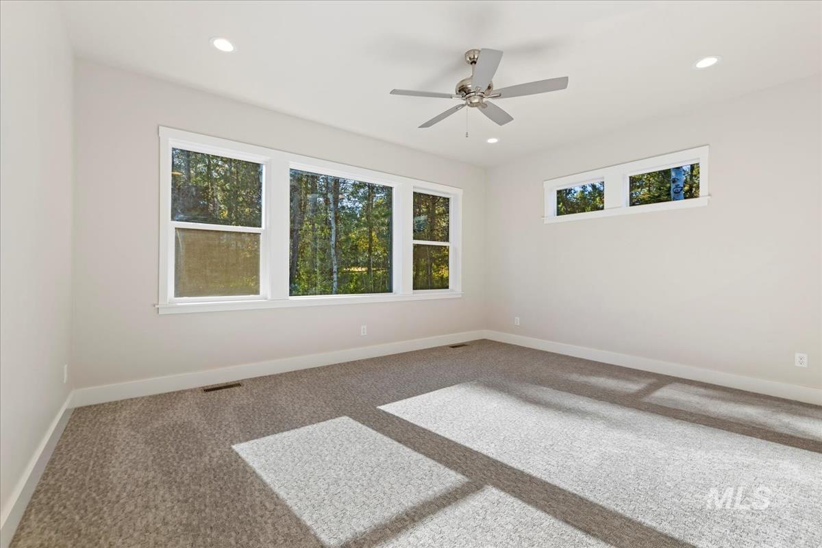 136 Jacks Loop Property Photo 15
