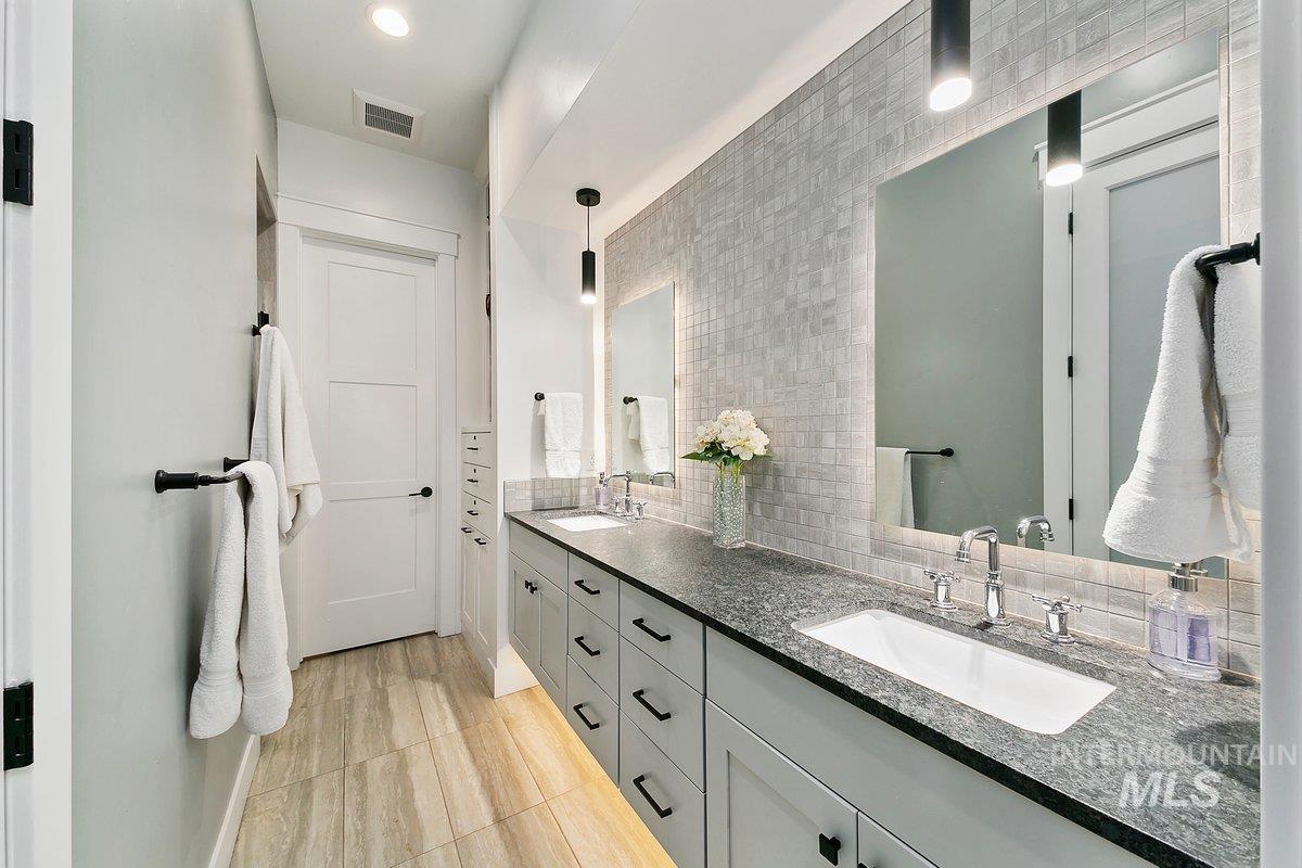 6639 N Asissi Ln Property Photo 12